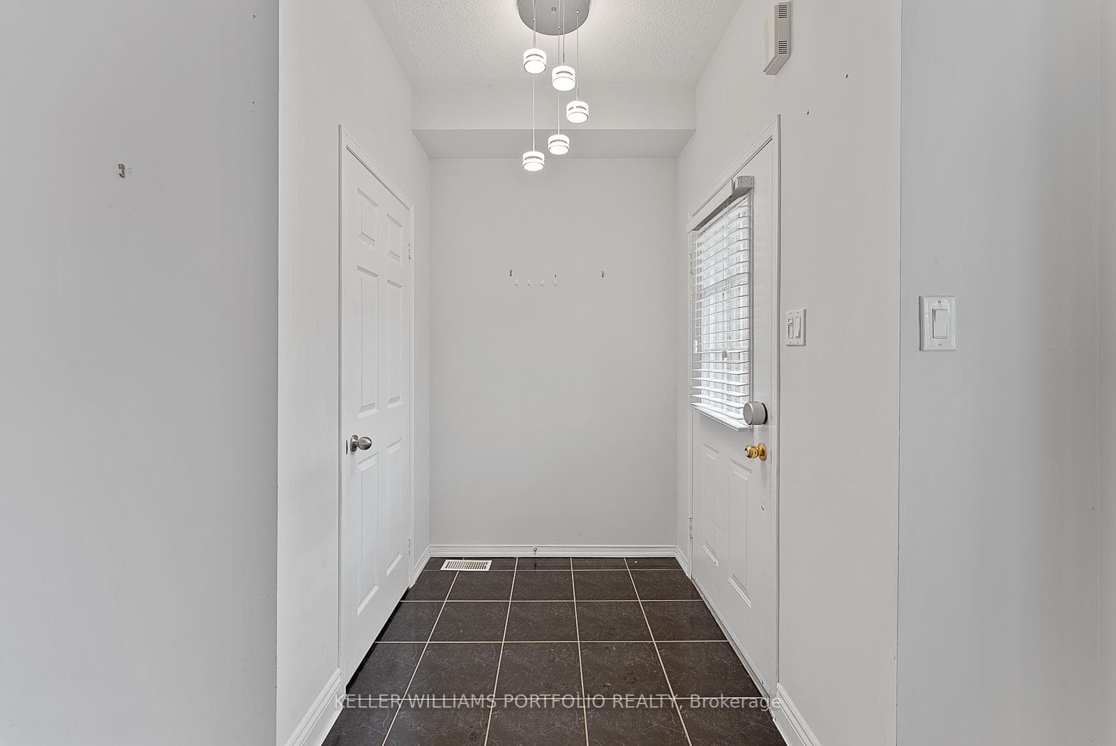 118 Gatwick Drive - Semi-Detached photo 3 of 50 in Oakville, Ontario