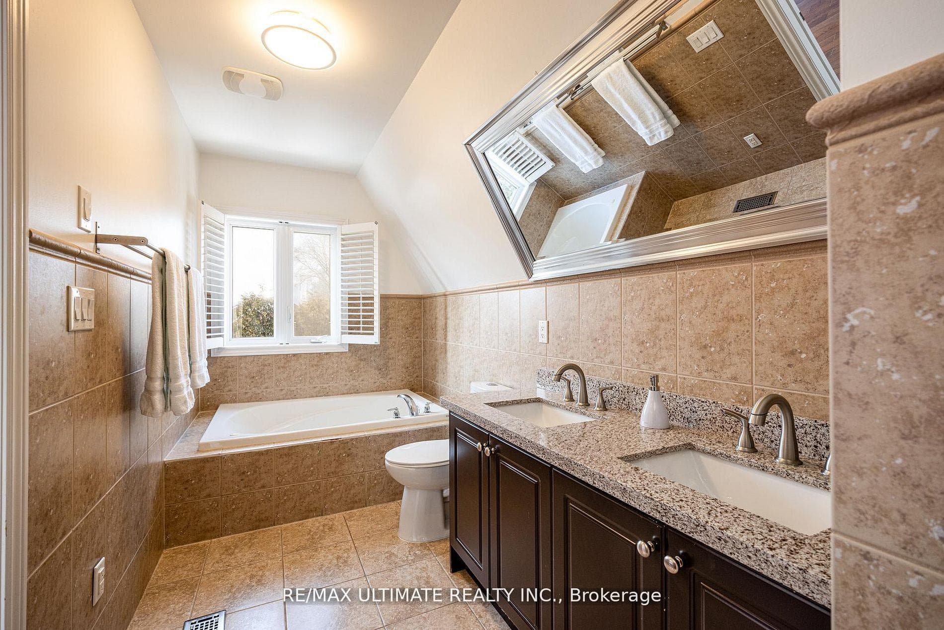 1160 Islington Avenue - Detached photo 27 of 50 in Etobicoke (Islington / Rexdale), Ontario