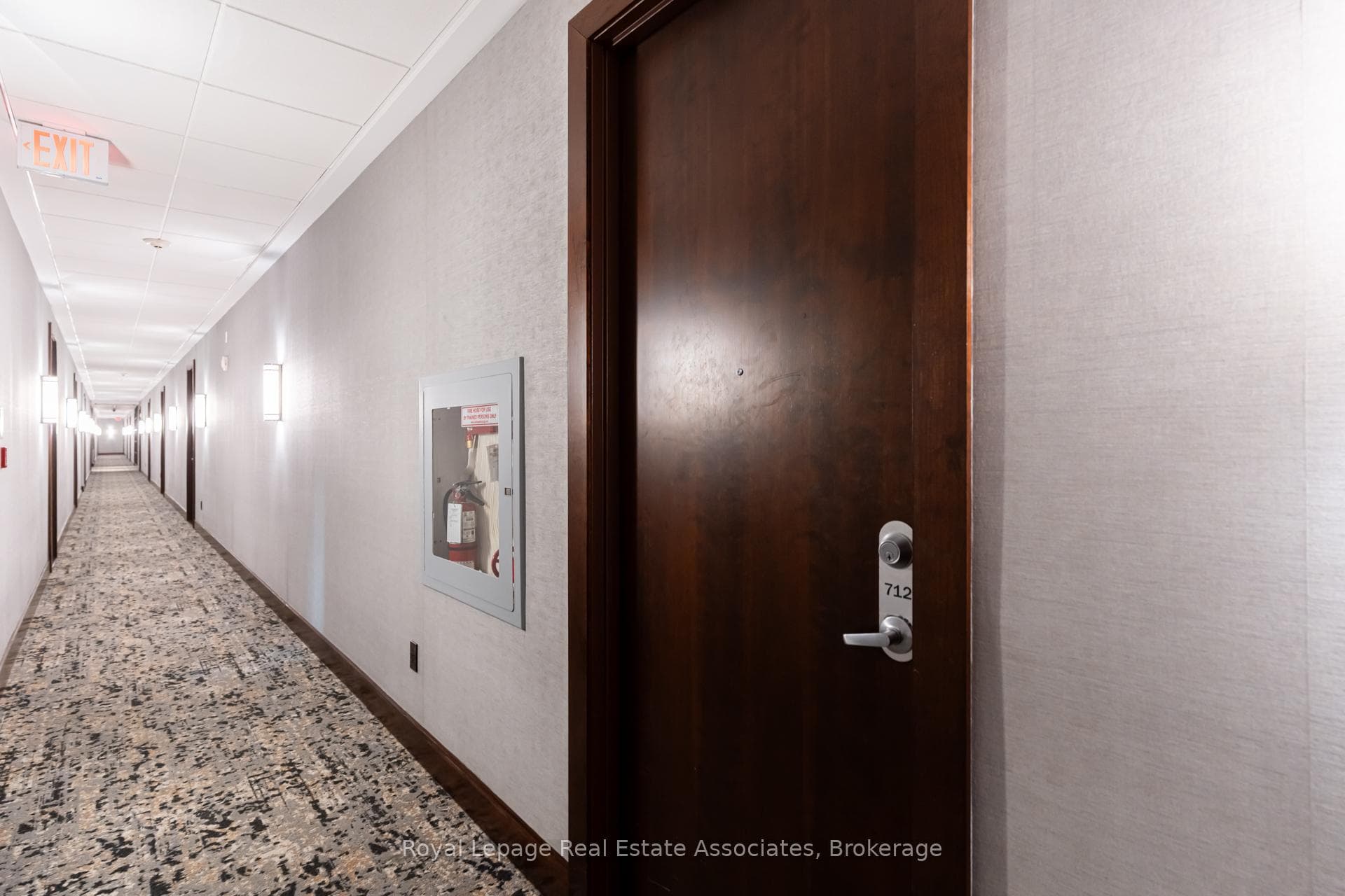 2470 Prince Michael Drive Unit 712 - Condo photo 8 of 49 in Oakville, Ontario