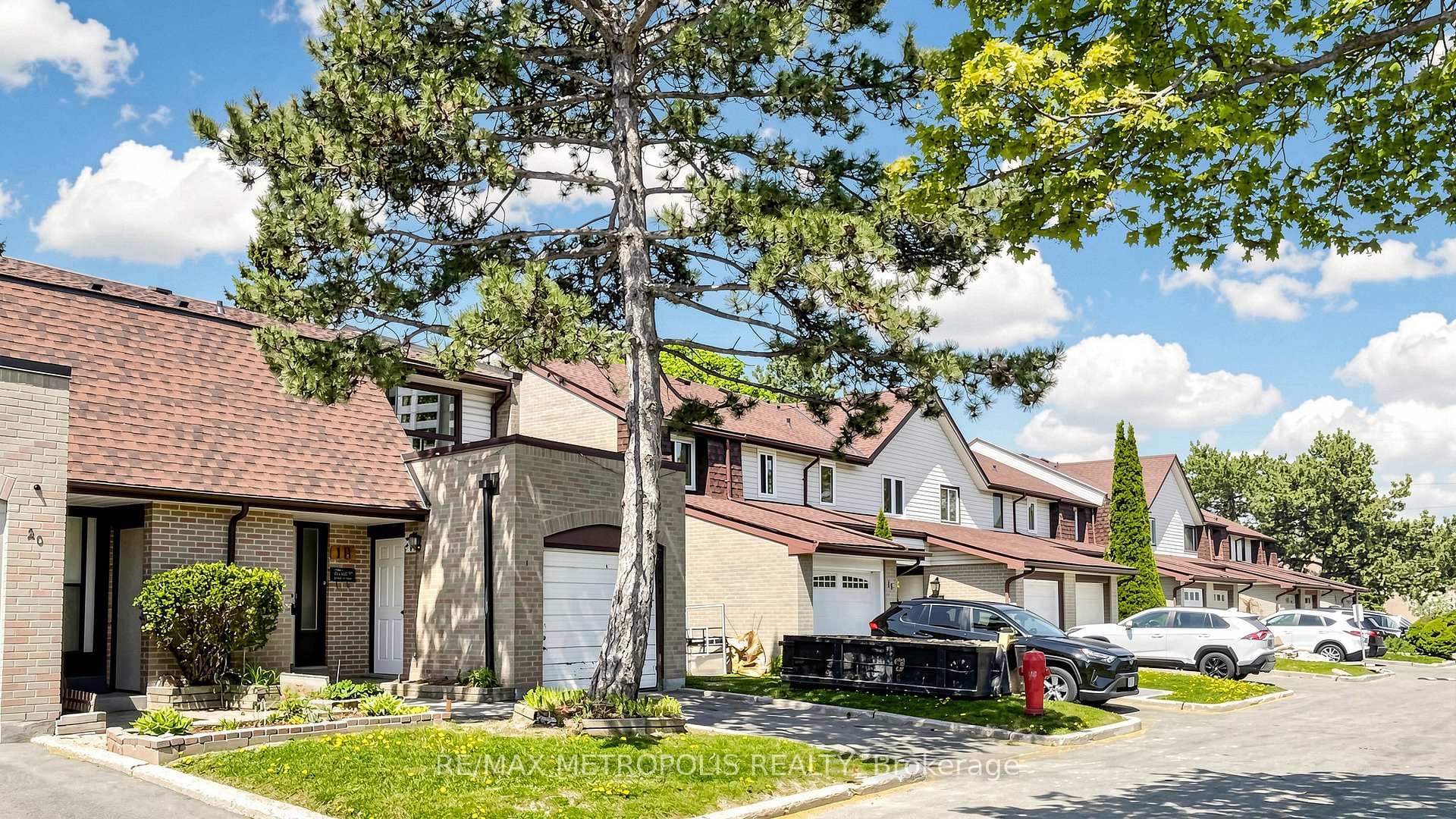 11 Livonia Place Unit 18 - Condo photo 2 of 50 in Scarborough (West Hill / Highland Creek), Ontario