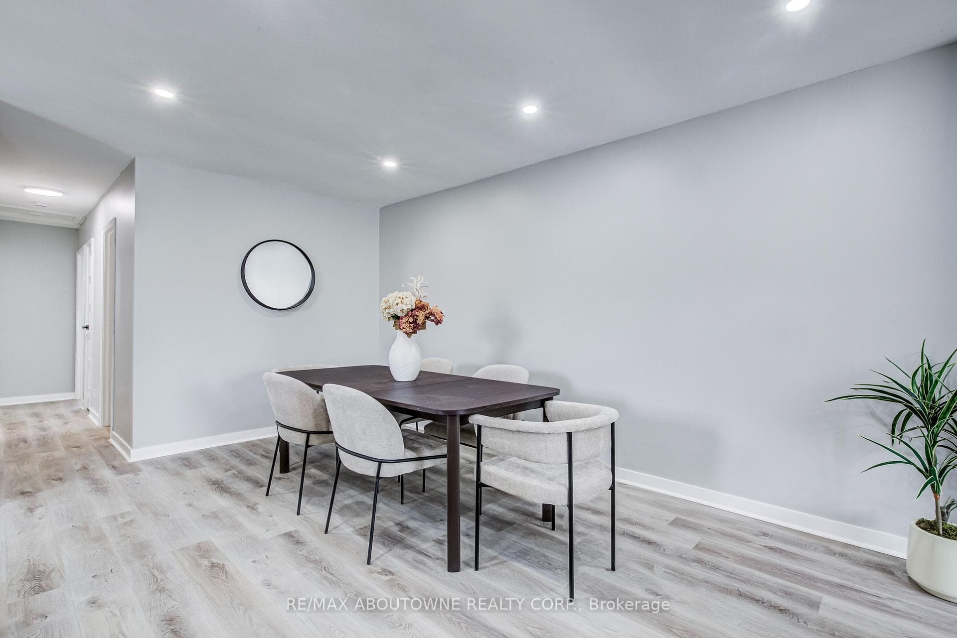 2367 Middlesmoor Crescent - Semi-Detached photo 10 of 31 in Burlington, Ontario