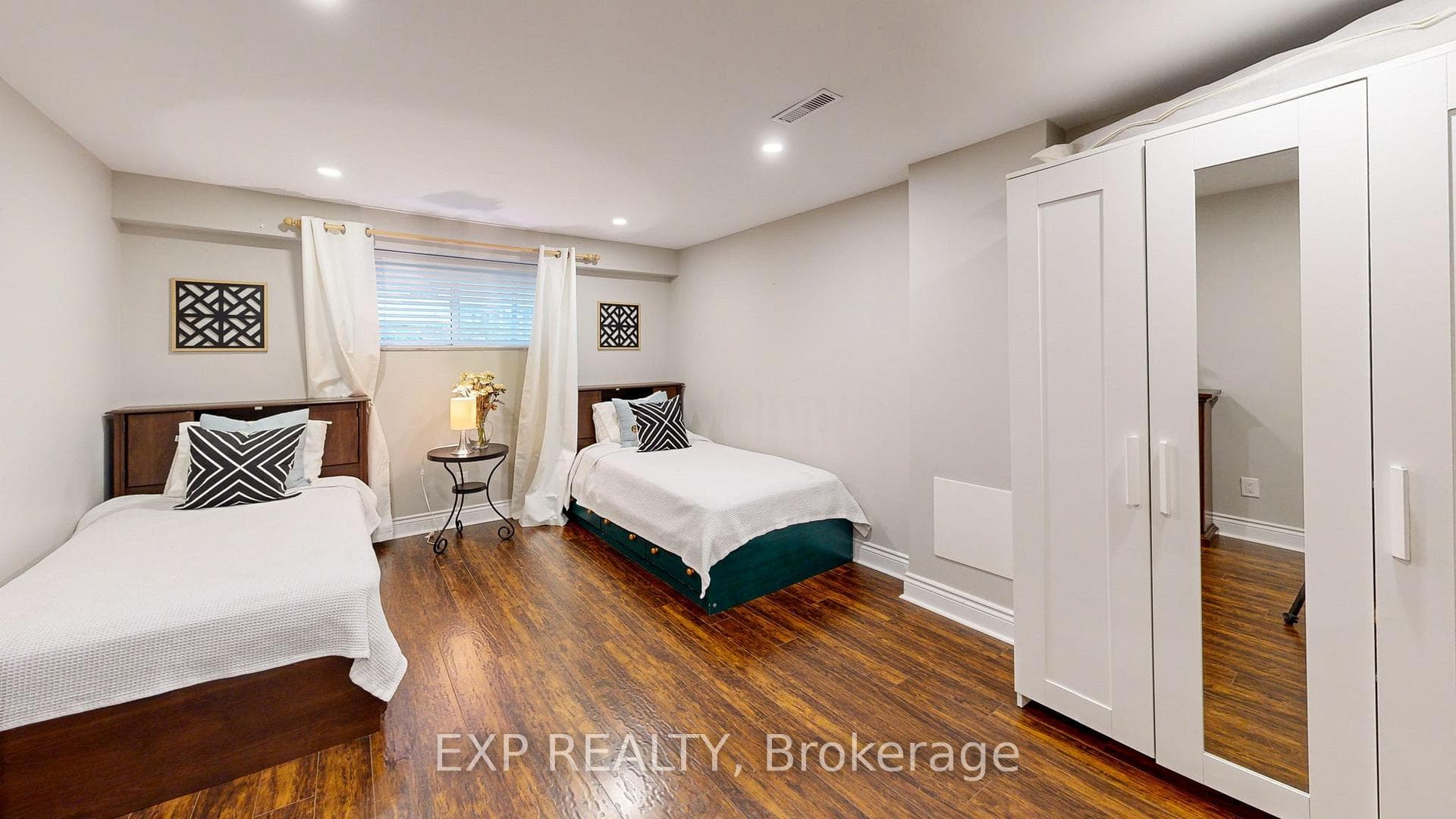 2439 Bridge Road - Detached photo 37 of 50 in Oakville, Ontario