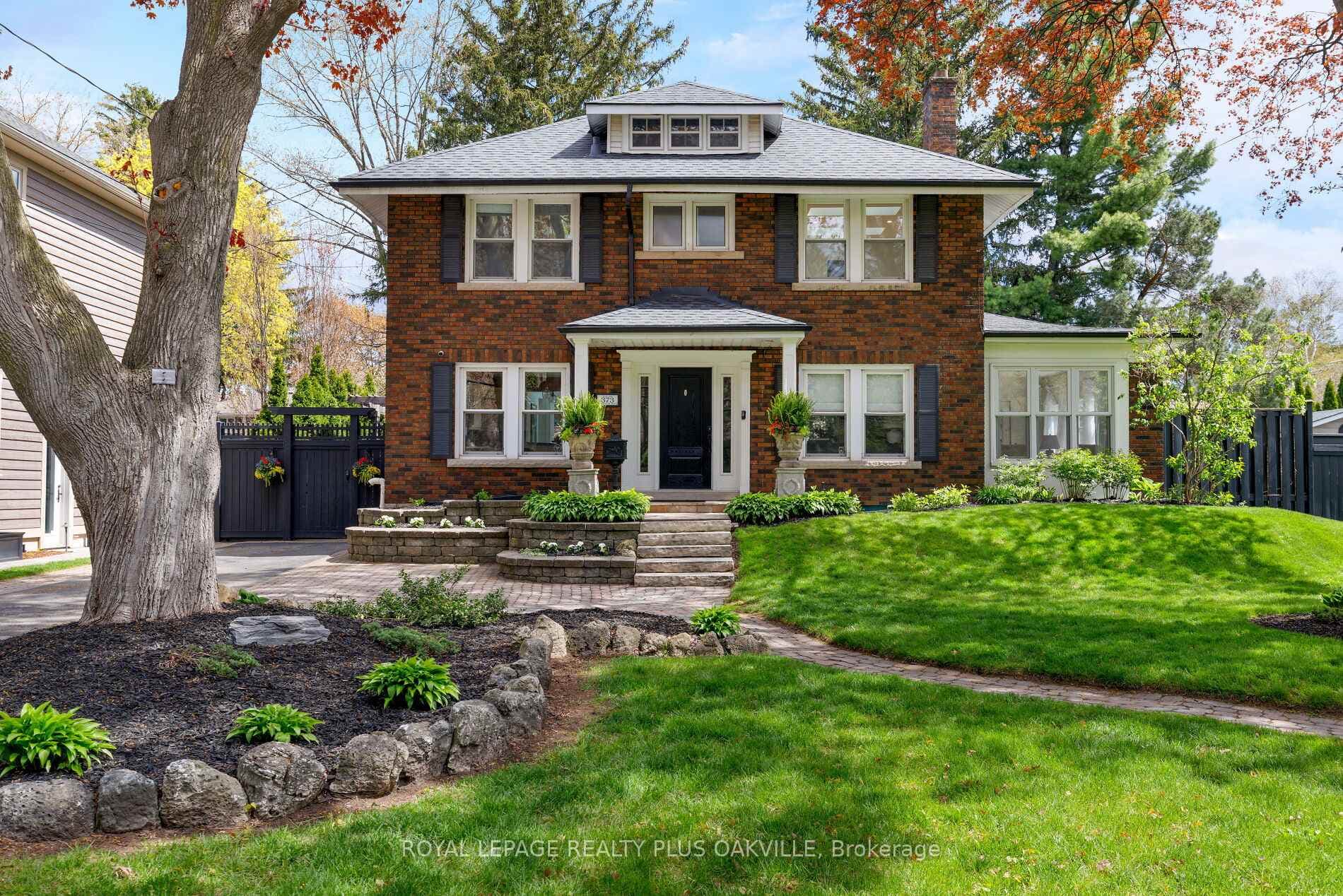 373 Rossmore Boulevard - Detached photo 1 of 50 in Burlington, Ontario