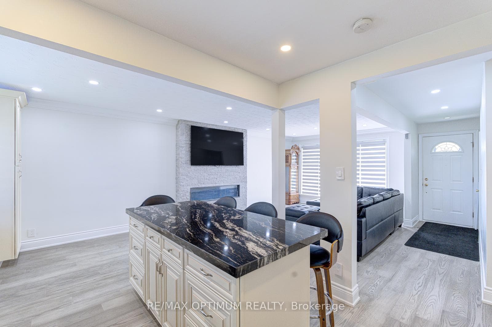 1747 Coram Crescent - Detached photo 15 of 50 in Mississauga, Ontario