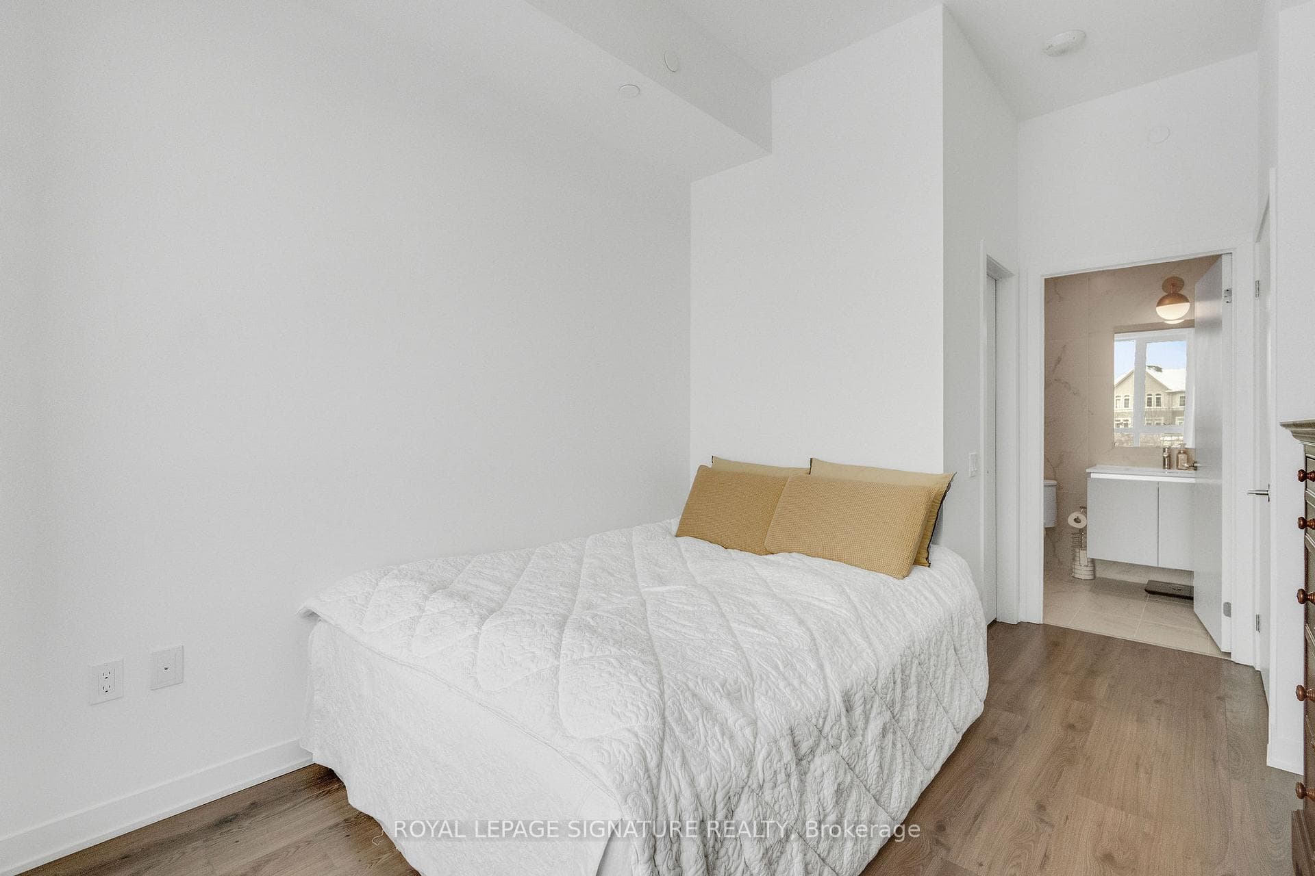 395 Dundas Street Unit 234 - Condo photo 22 of 35 in Oakville, Ontario