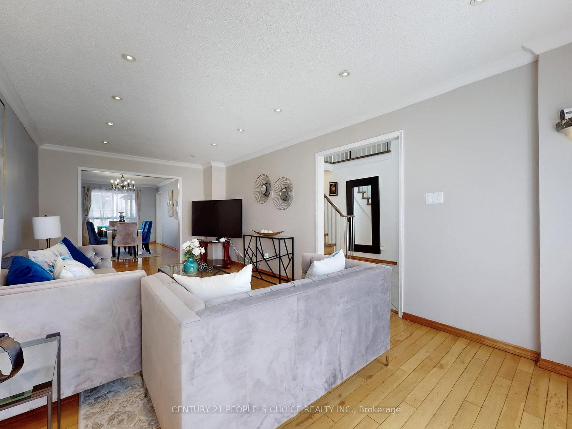 5992 Ladyburn Crescent - Detached photo 7 of 50 in Mississauga, Ontario