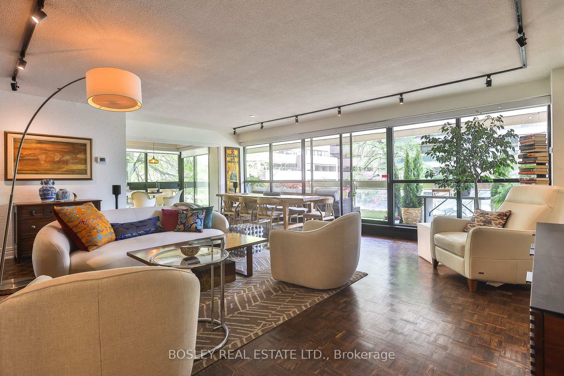 63 St Clair Avenue Unit 306 - Condo photo 8 of 34 in Annex / Yorkville / Summerhill, Ontario