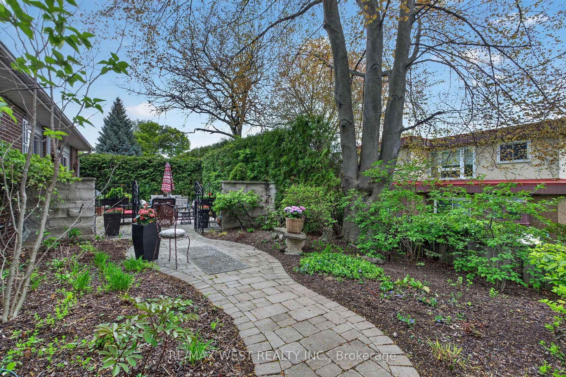 16 Caravan Drive - Detached photo 44 of 49 in Don Mills / Parkwoods / Victoria Village, Ontario