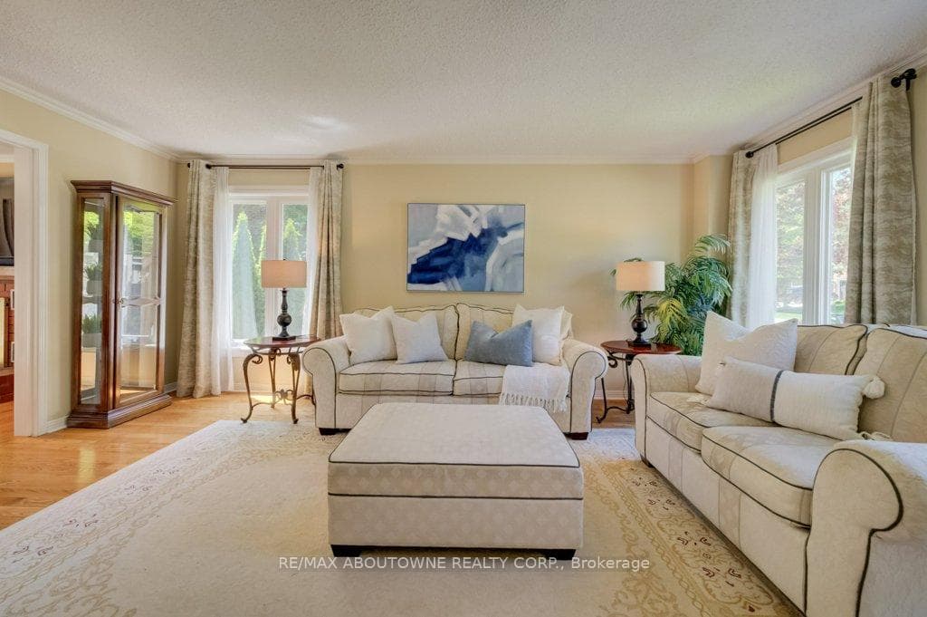 1300 Old Bridle Path - Detached photo 4 of 43 in Oakville, Ontario