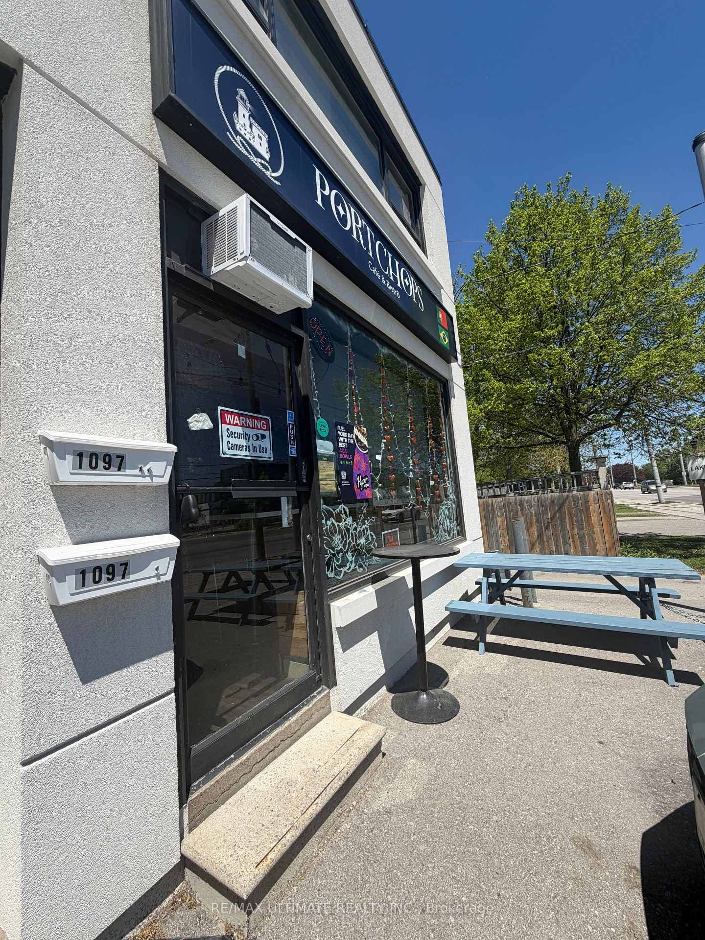 1097 Lakeshore Road - Commercial photo 2 of 8 in Mississauga, Ontario