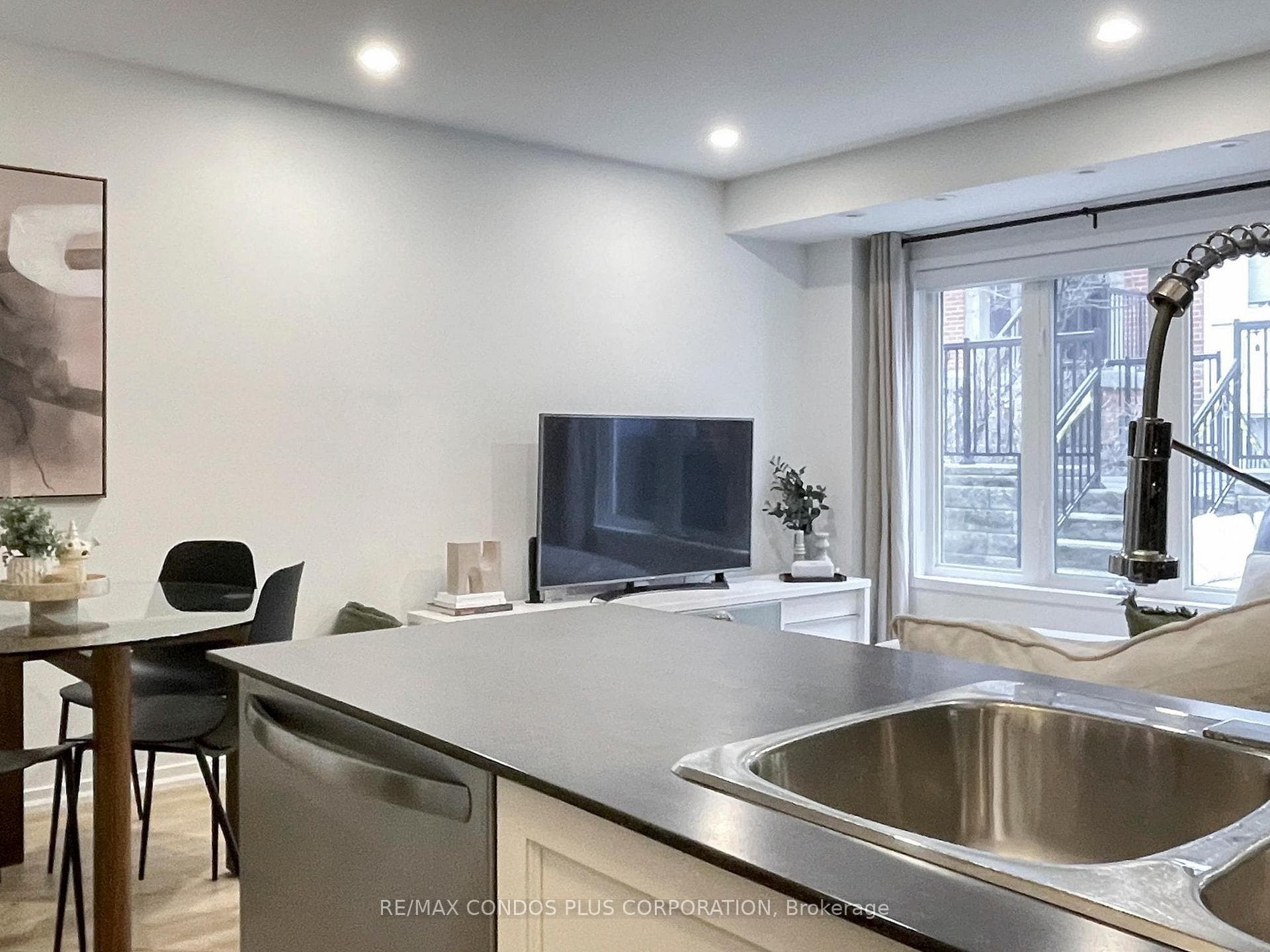 29 Florence Wyle Lane Unit 38 - Condo photo 20 of 43 in Riverdale / Leslieville, Ontario