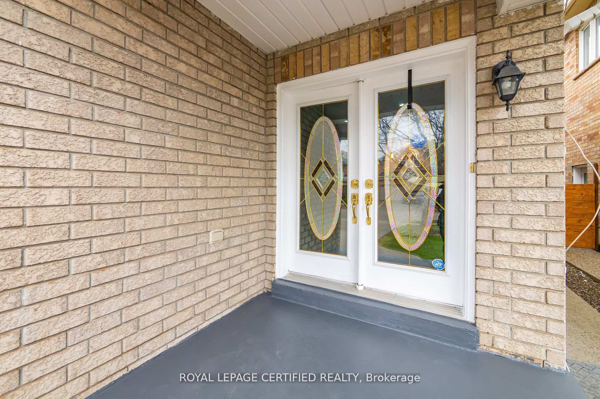 643 Garden Walk - Detached photo 3 of 50 in Mississauga, Ontario