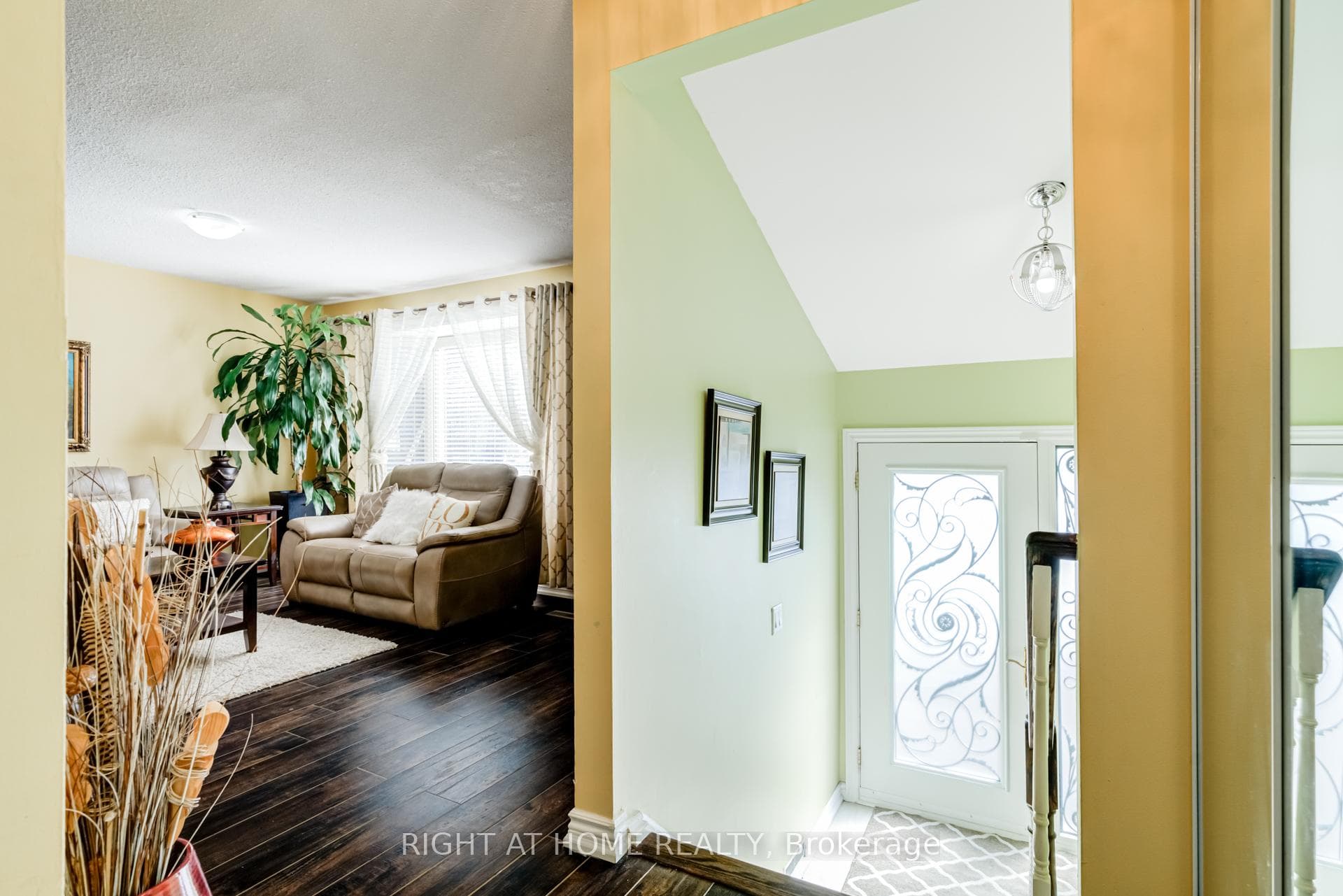 40 Salisbury Circle - Semi-Detached photo 7 of 50 in Brampton, Ontario