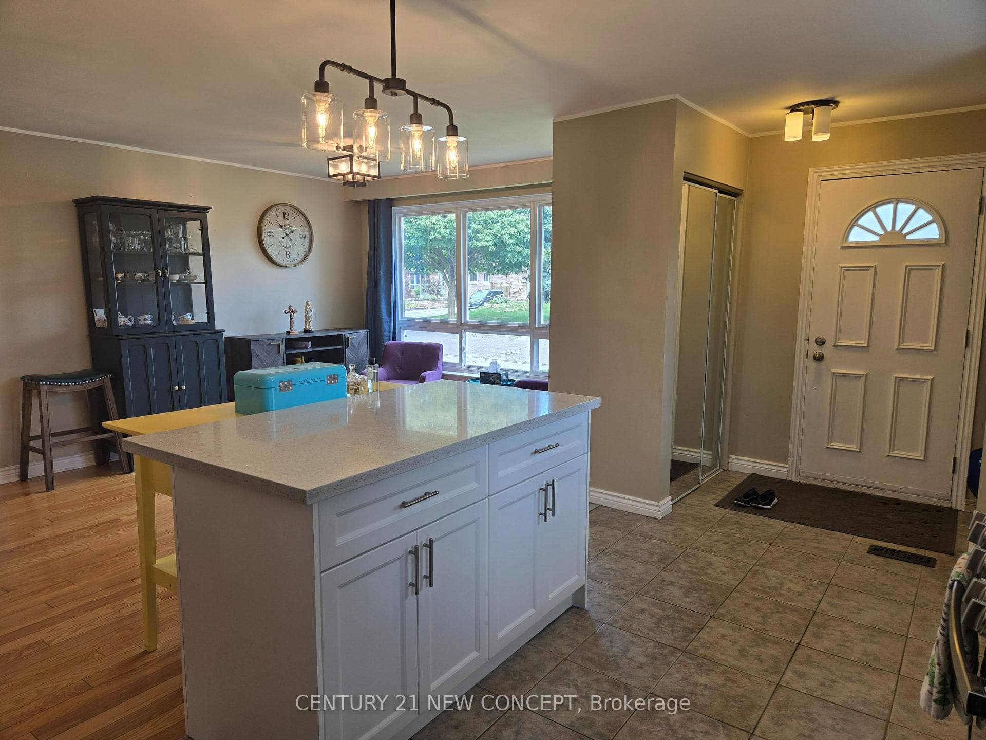 412 Melores Drive - Semi-Detached photo 5 of 26 in Burlington, Ontario