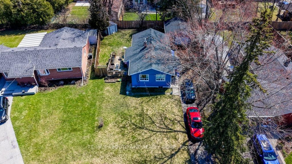 114 Ringwood Road - Detached photo 1 of 20 in Oakville, Ontario