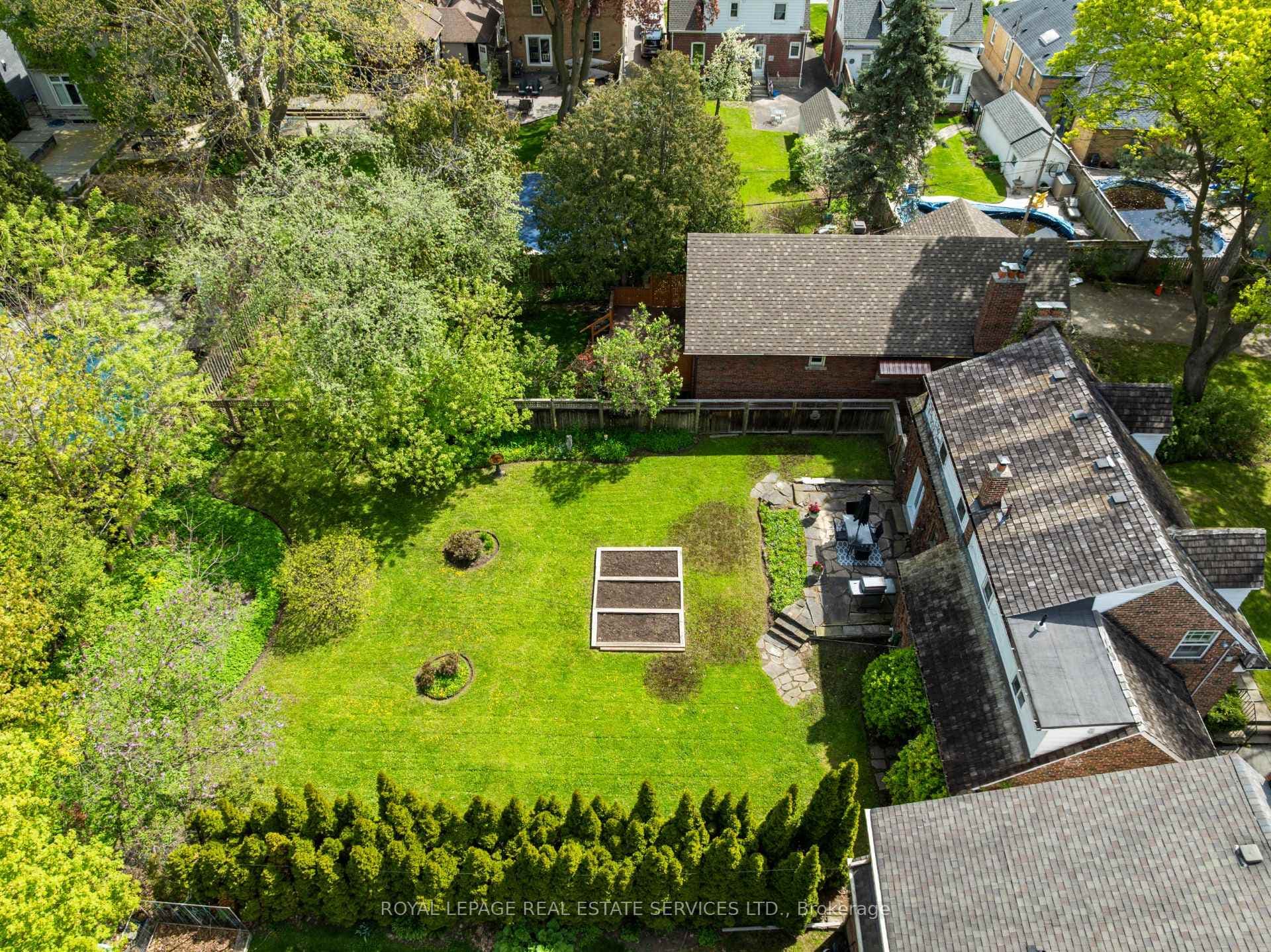 28 Holloway Road - Detached photo 6 of 31 in Etobicoke (Islington / Rexdale), Ontario