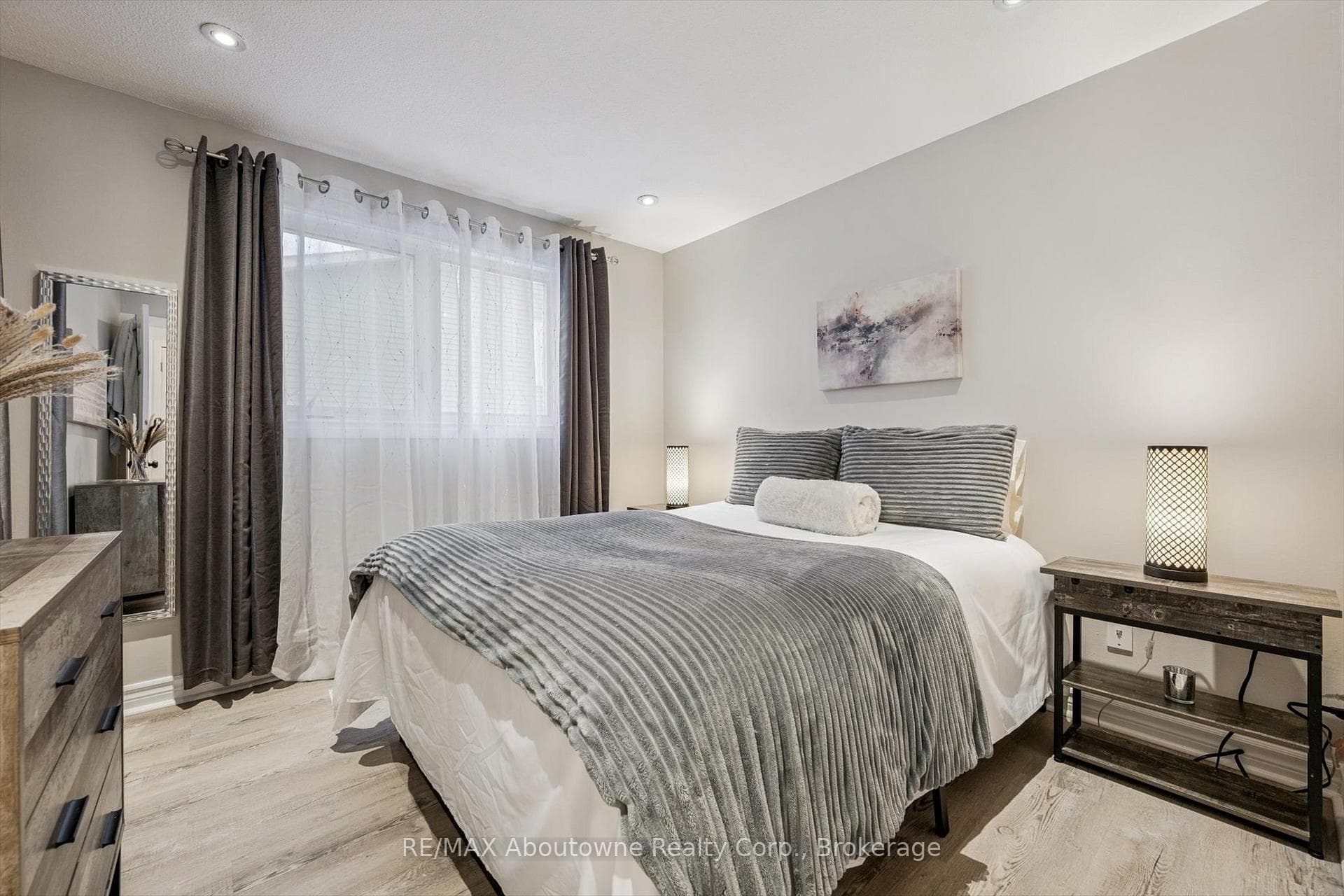 637 Lomond Crescent - Semi-Detached photo 15 of 23 in Burlington, Ontario