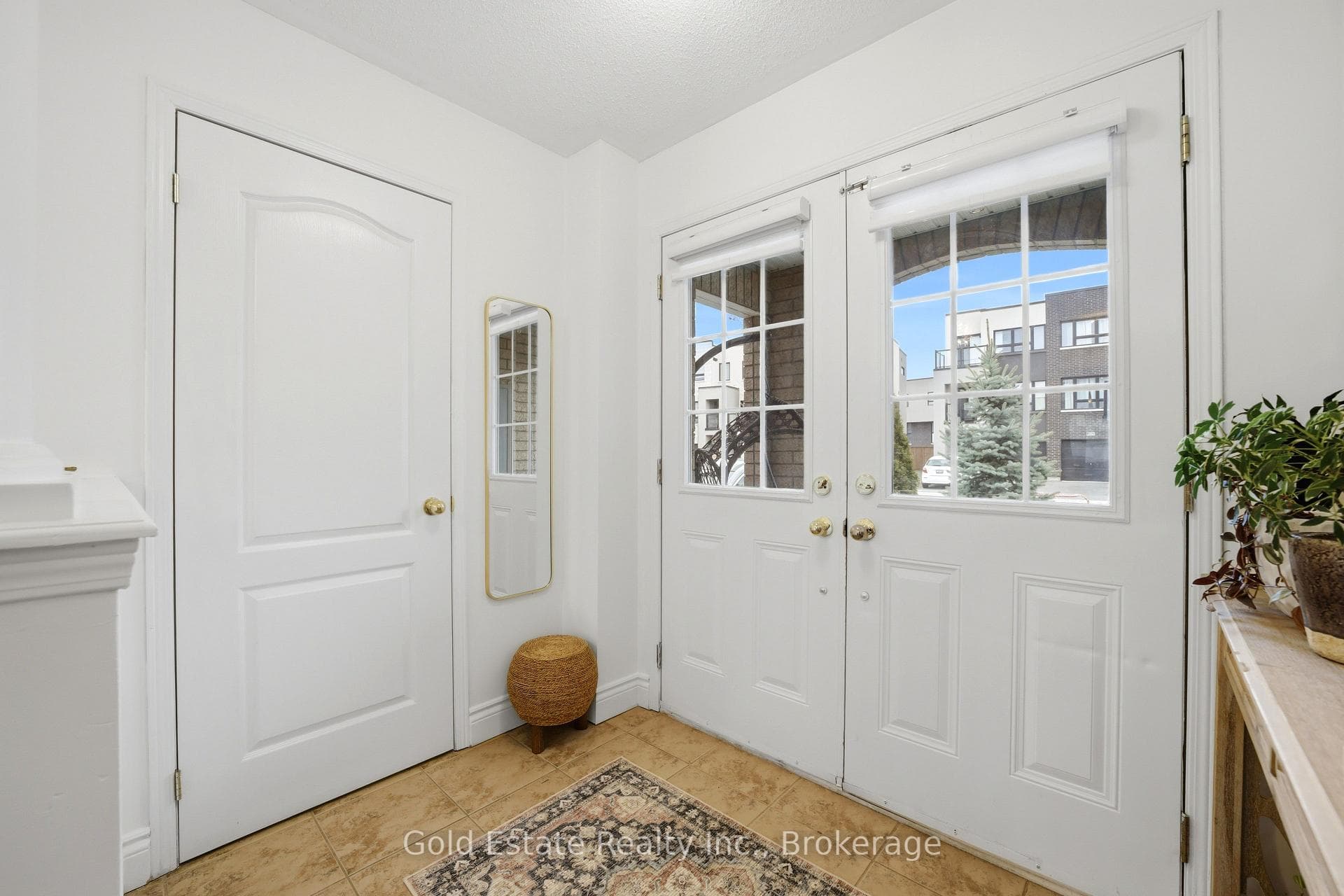 4875 Valera Road - Townhouse photo 8 of 23 in Burlington, Ontario