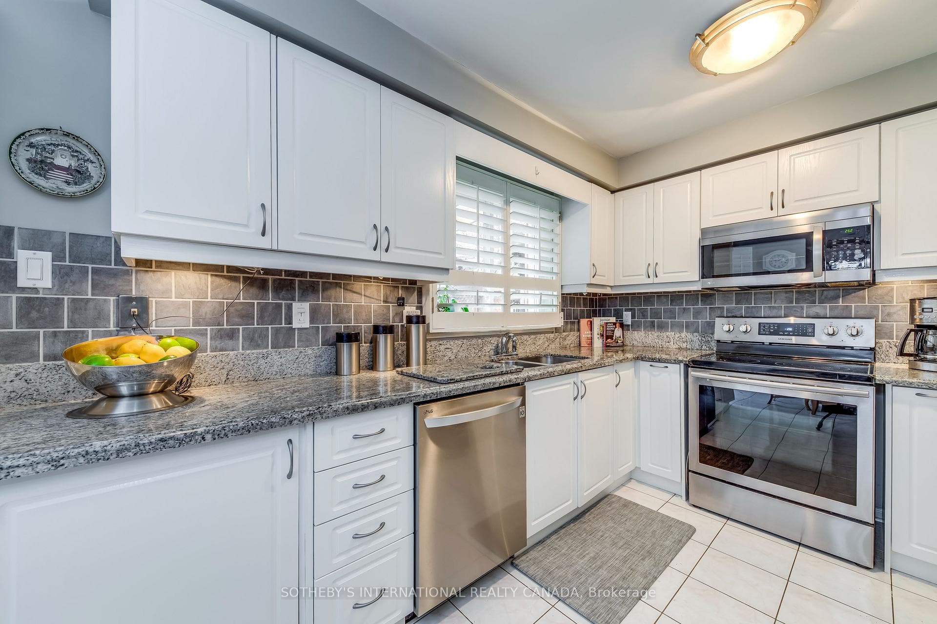 2294 Dale Ridge Drive - Semi-Detached photo 16 of 46 in Oakville, Ontario