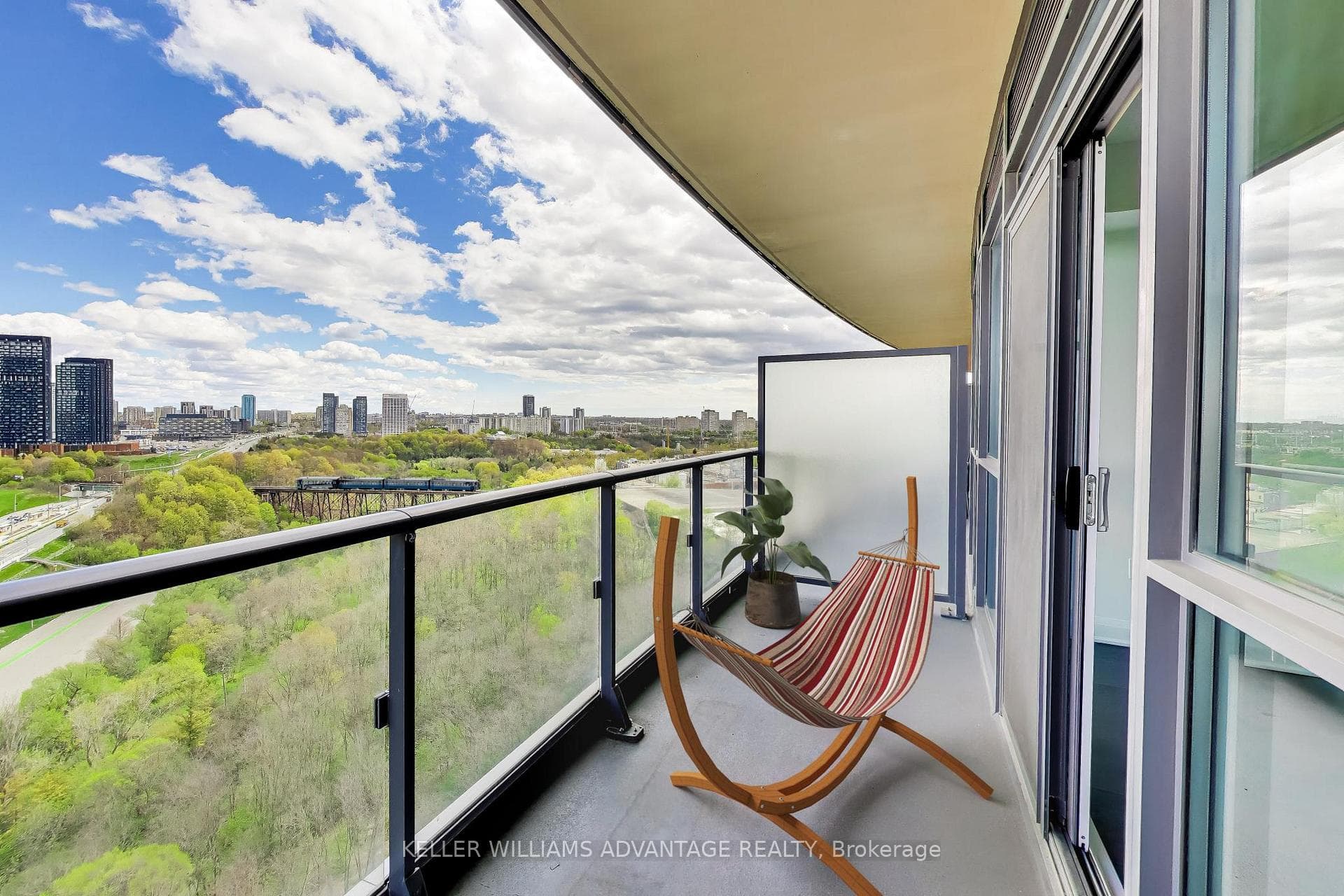 160 Vanderhoof Avenue Unit 1718 - Condo photo 13 of 42 in Flemingdon Park / Don Mills, Ontario