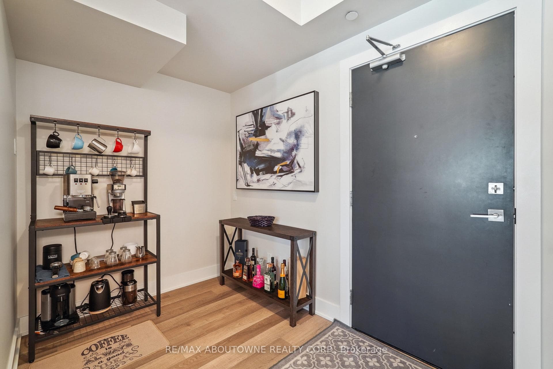 5260 Dundas Street Unit C204 - Condo photo 2 of 32 in Burlington, Ontario