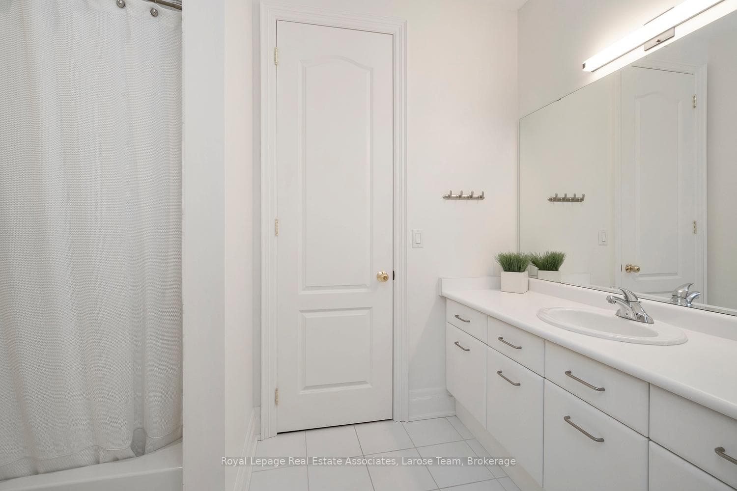562 Gladwyne Court - Detached photo 31 of 47 in Mississauga, Ontario