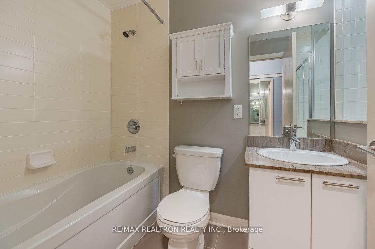 15 Bruyeres Mews Unit 1008 - Condo photo 16 of 33 in Downtown Toronto / Waterfront, Ontario