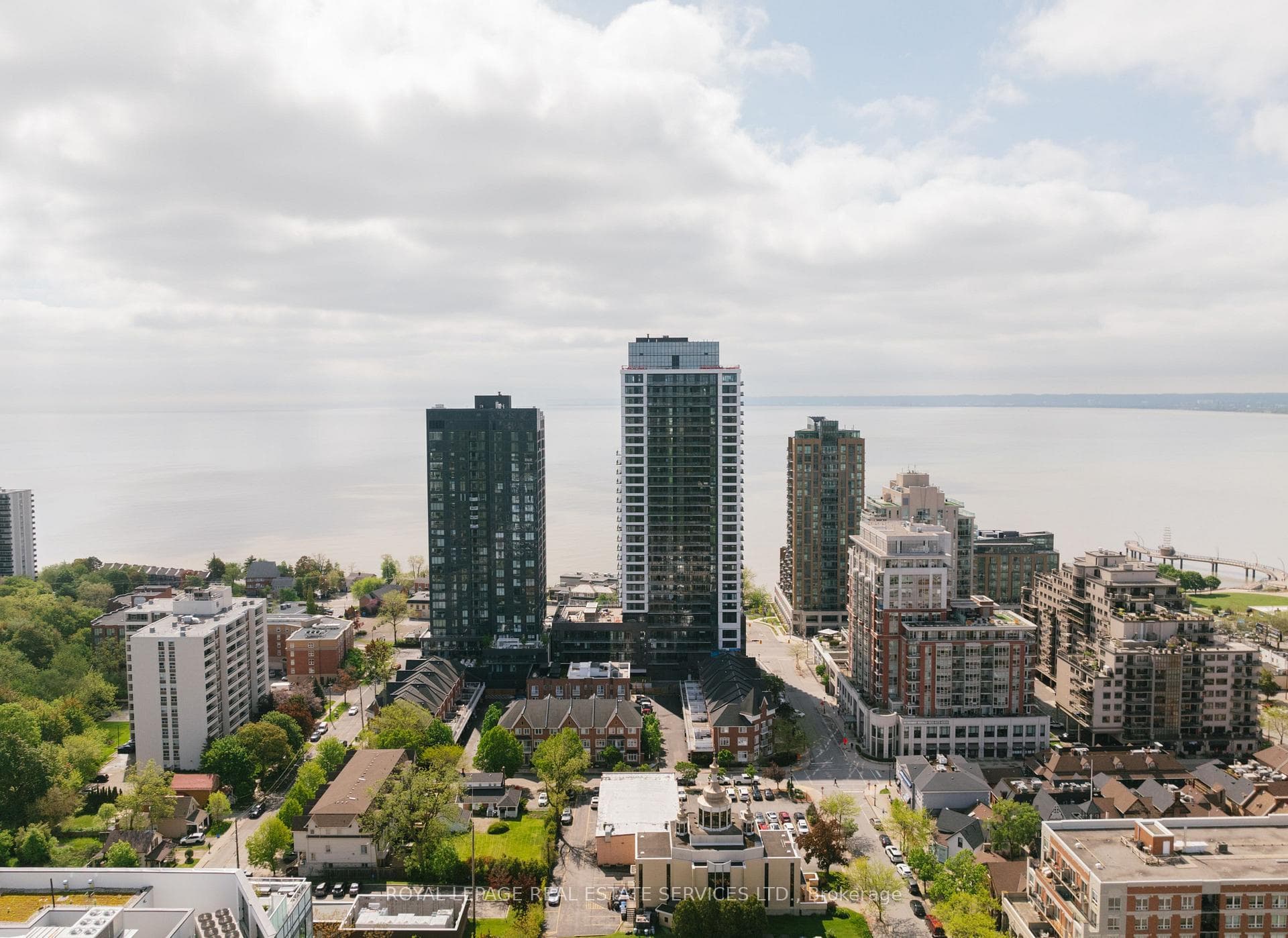 2075 Lakeshore Road Unit 711 - Condo photo 2 of 36 in Burlington, Ontario