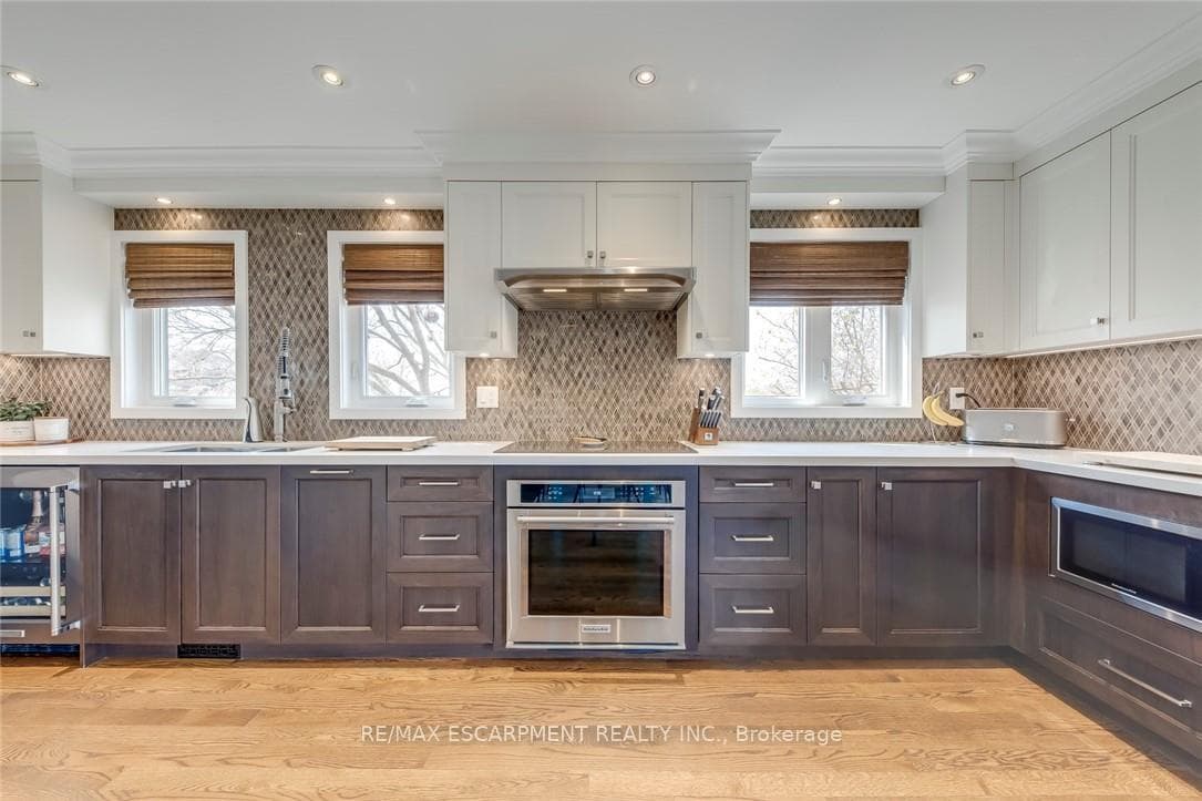 3311 SPRINGVALE Court - Detached photo 17 of 50 in Burlington, Ontario