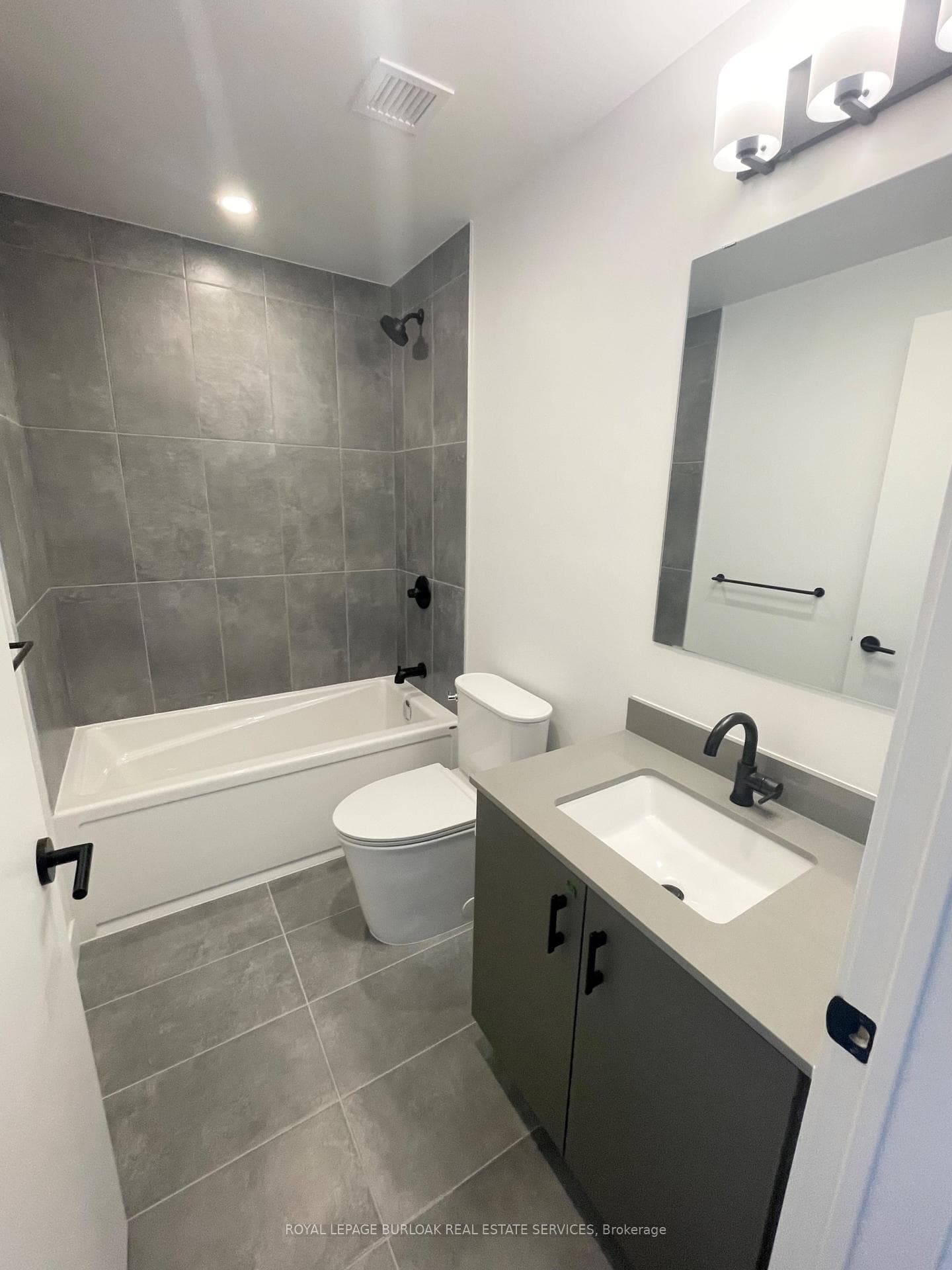 4878 Powers Common Unit 126 - Condo photo 13 of 14 in Burlington, Ontario