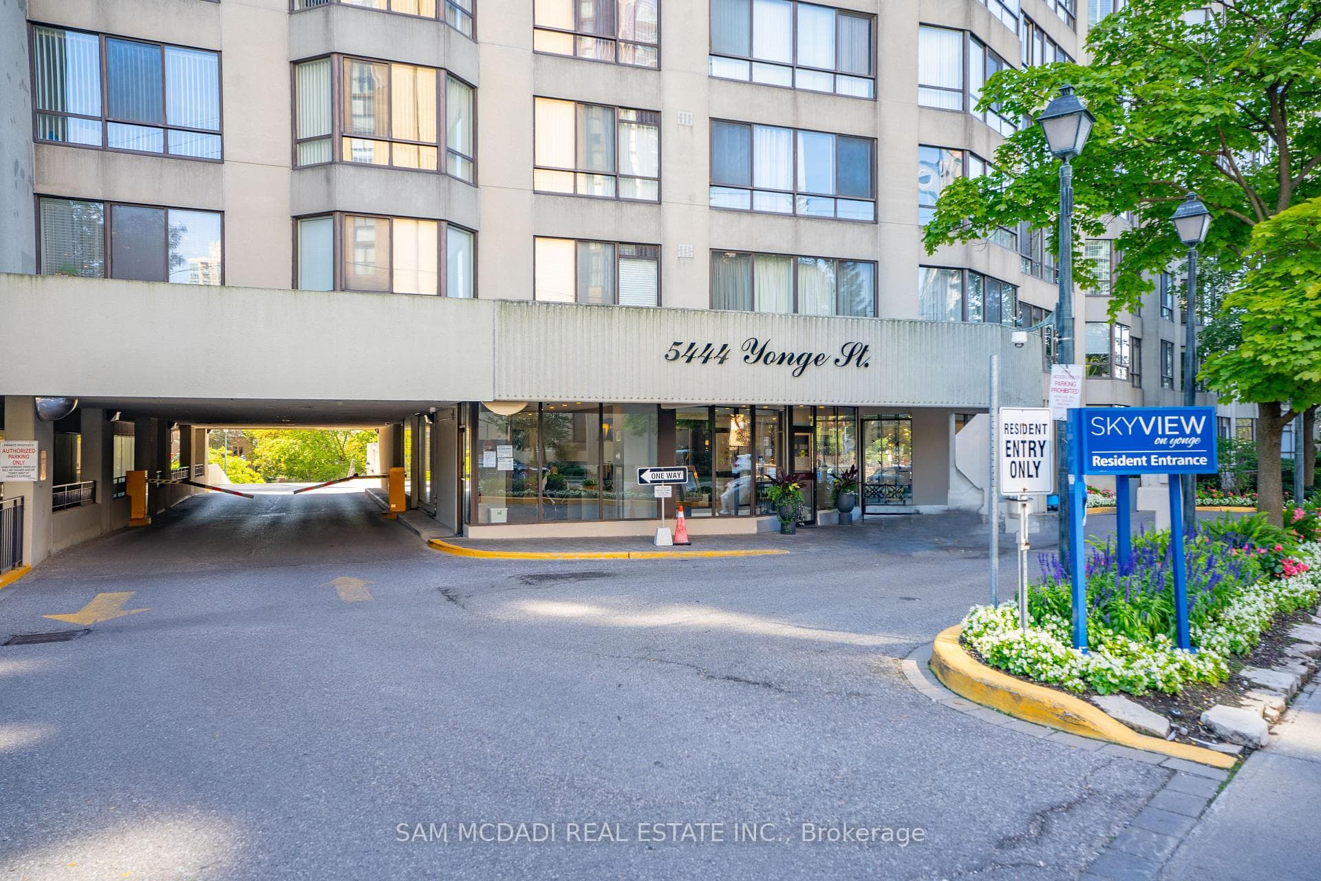 5444 Yonge Street Unit 304 - Condo photo 2 of 40 in Thornhill / Willowdale, Ontario