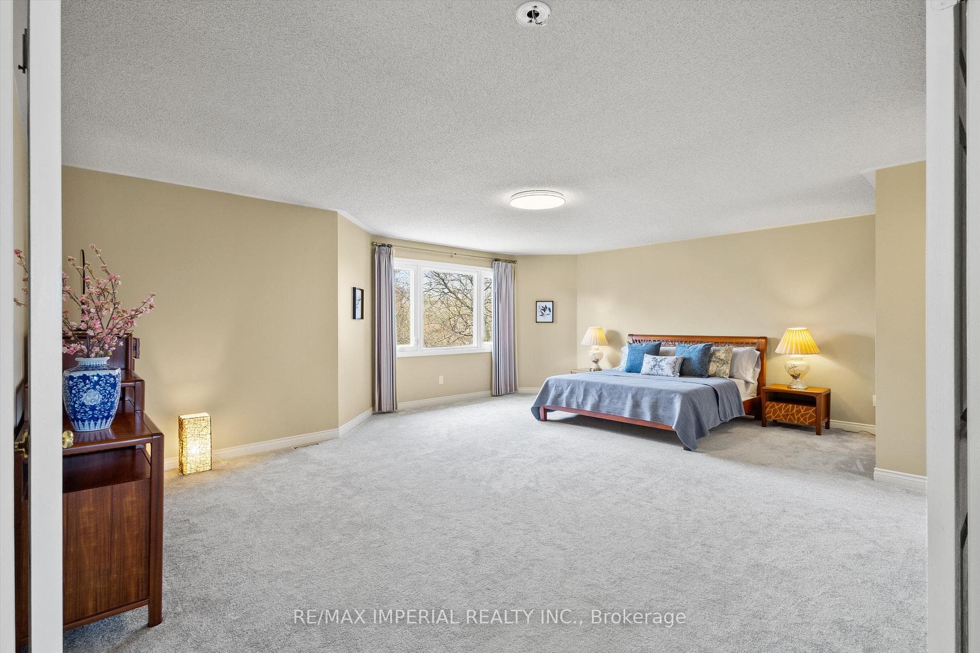 2044 Schoolmaster Circle - Detached photo 21 of 45 in Oakville, Ontario