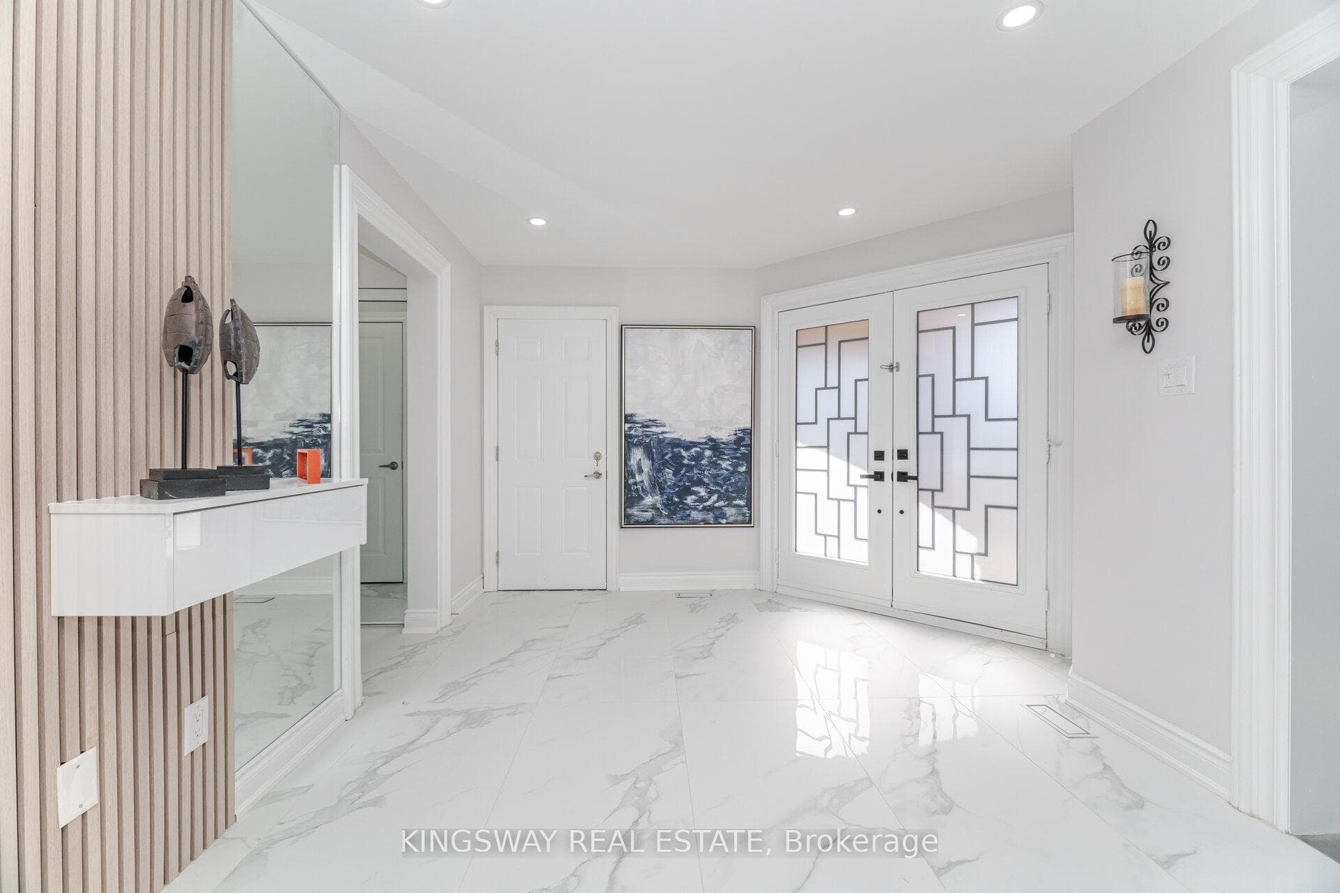 1008 Ceremonial Drive - Detached photo 5 of 48 in Mississauga, Ontario