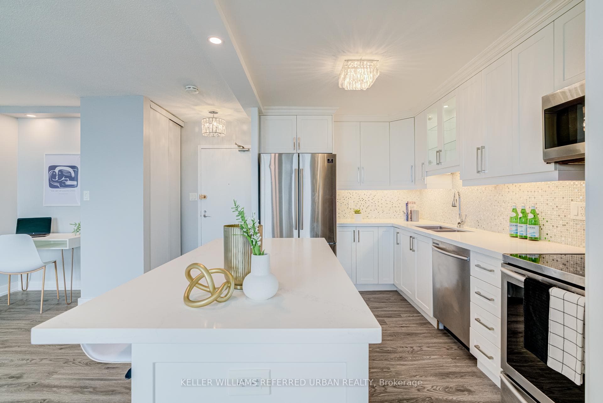 10 Edgecliff Golfway Unit 1417 - Condo photo 5 of 35 in Flemingdon Park / Don Mills, Ontario