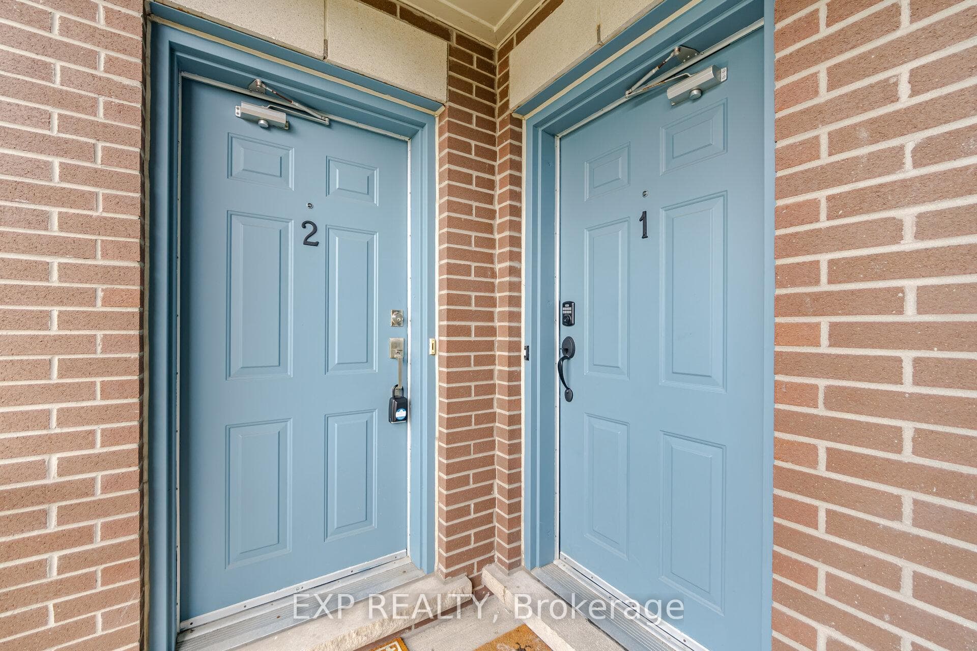 110 Caledonia Park Road Unit 2 - Condo photo 2 of 38 in Keelesdale / Eglinton West, Ontario