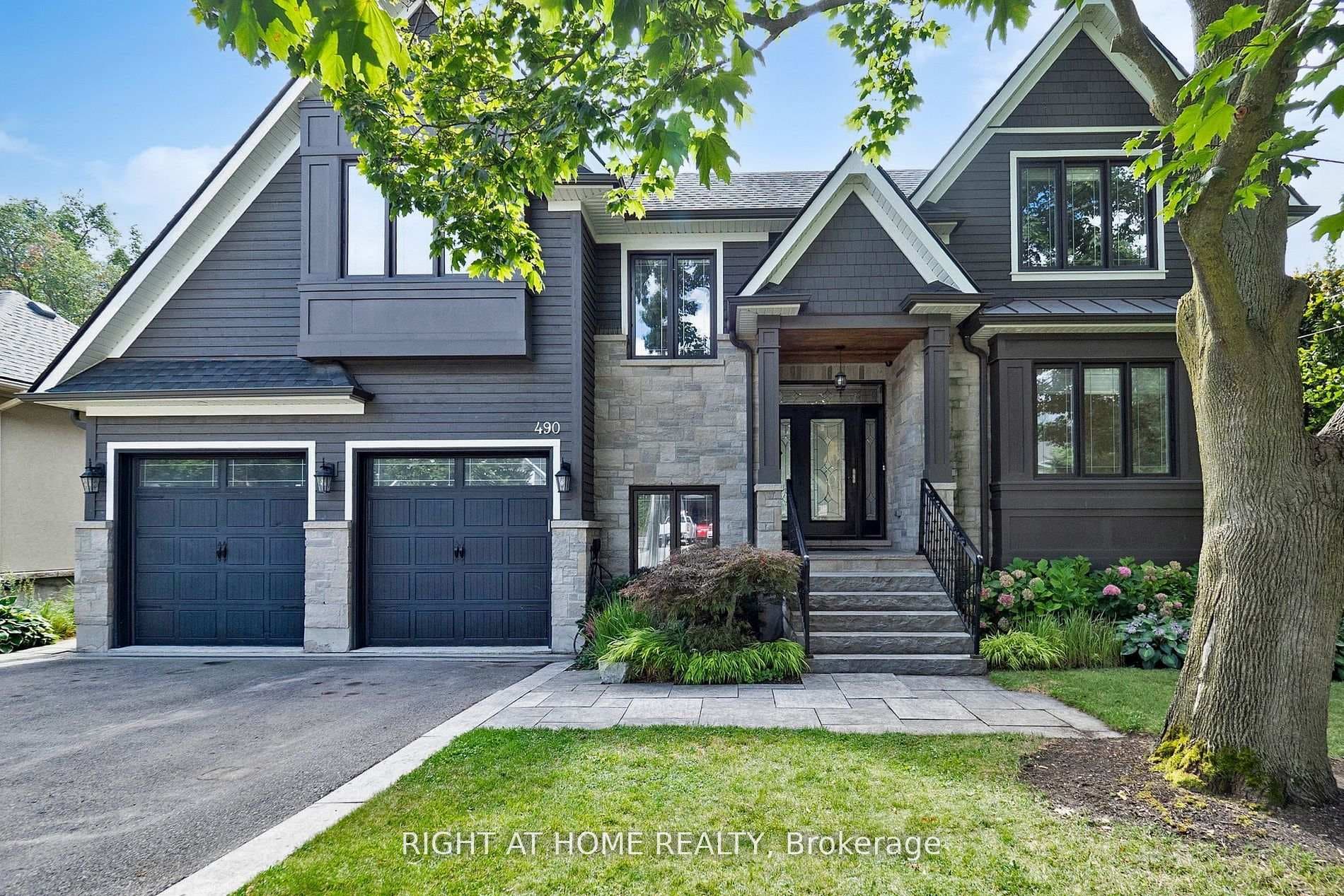 490 Orchard Drive - Detached photo 1 of 22 in Oakville, Ontario
