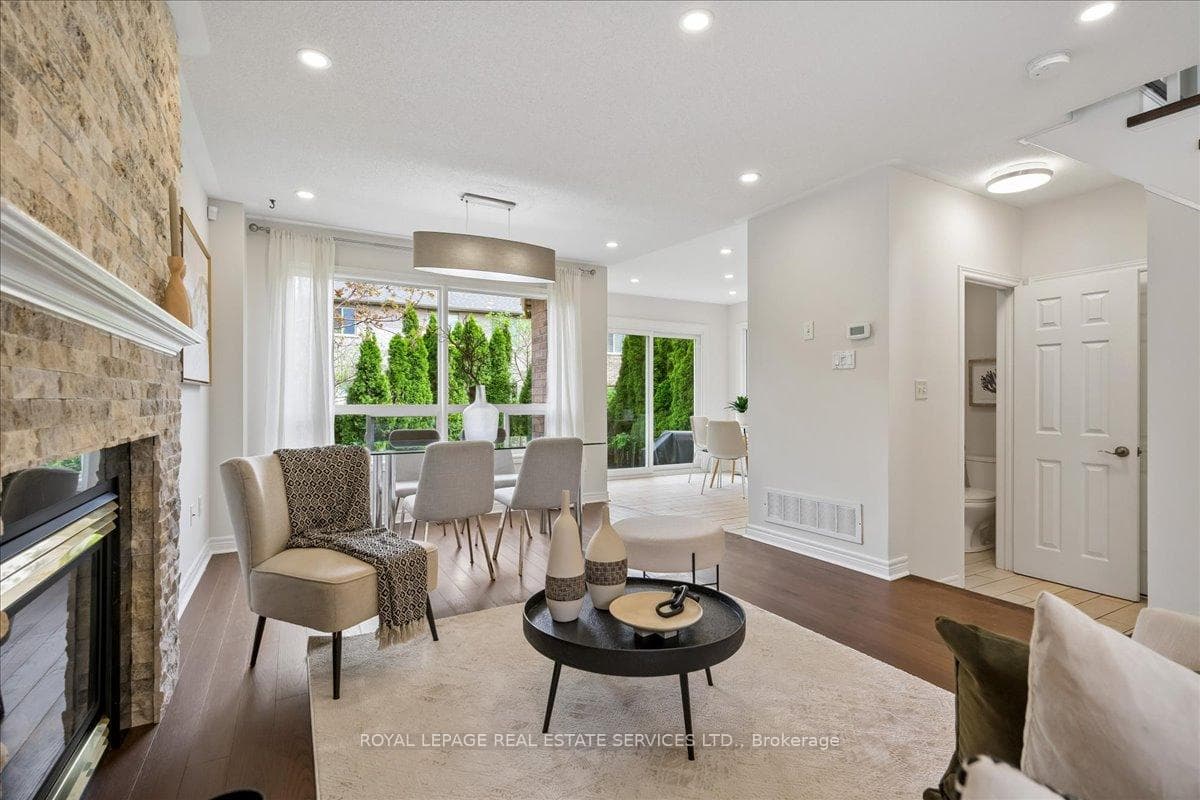 1493 Derby County Crescent - Detached photo 9 of 43 in Oakville, Ontario