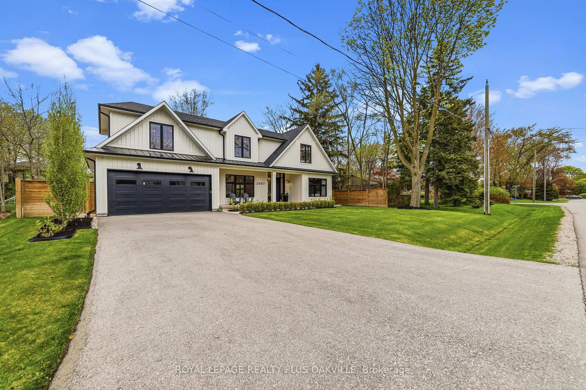 2057 Salvator Boulevard - Detached photo 2 of 50 in Oakville, Ontario