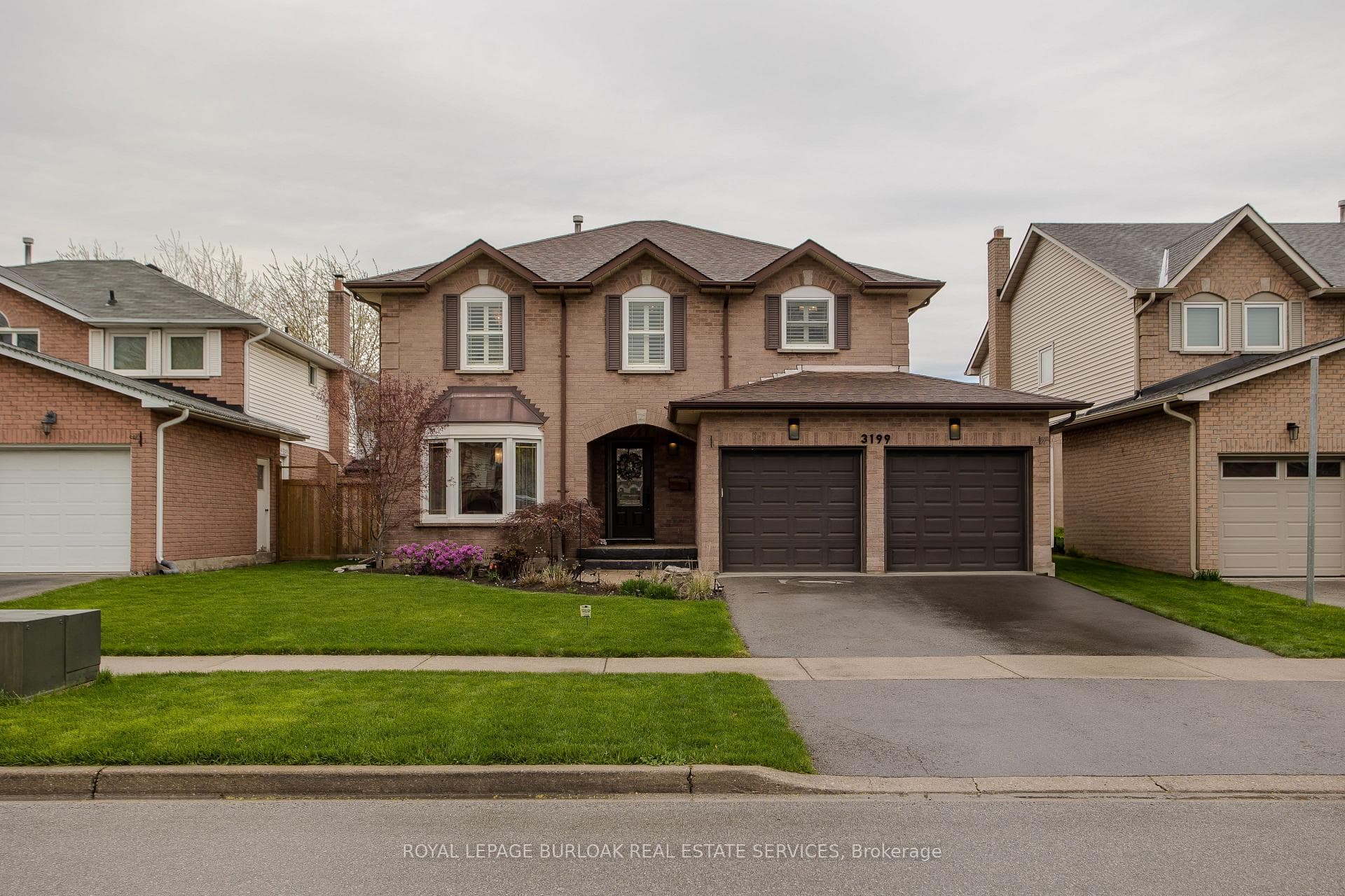 3199 Desmond Drive - Detached photo 3 of 32 in Burlington, Ontario