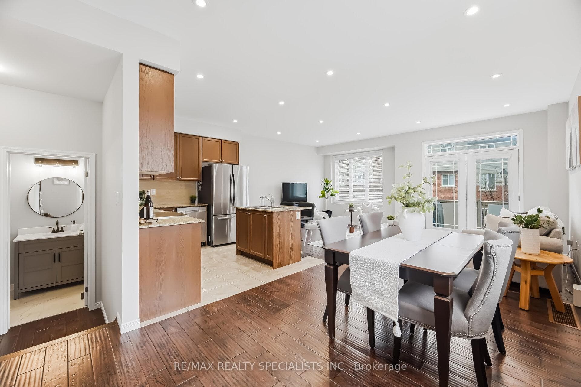 33 Birchfield Crescent - Townhouse photo 5 of 16 in Caledon, Ontario