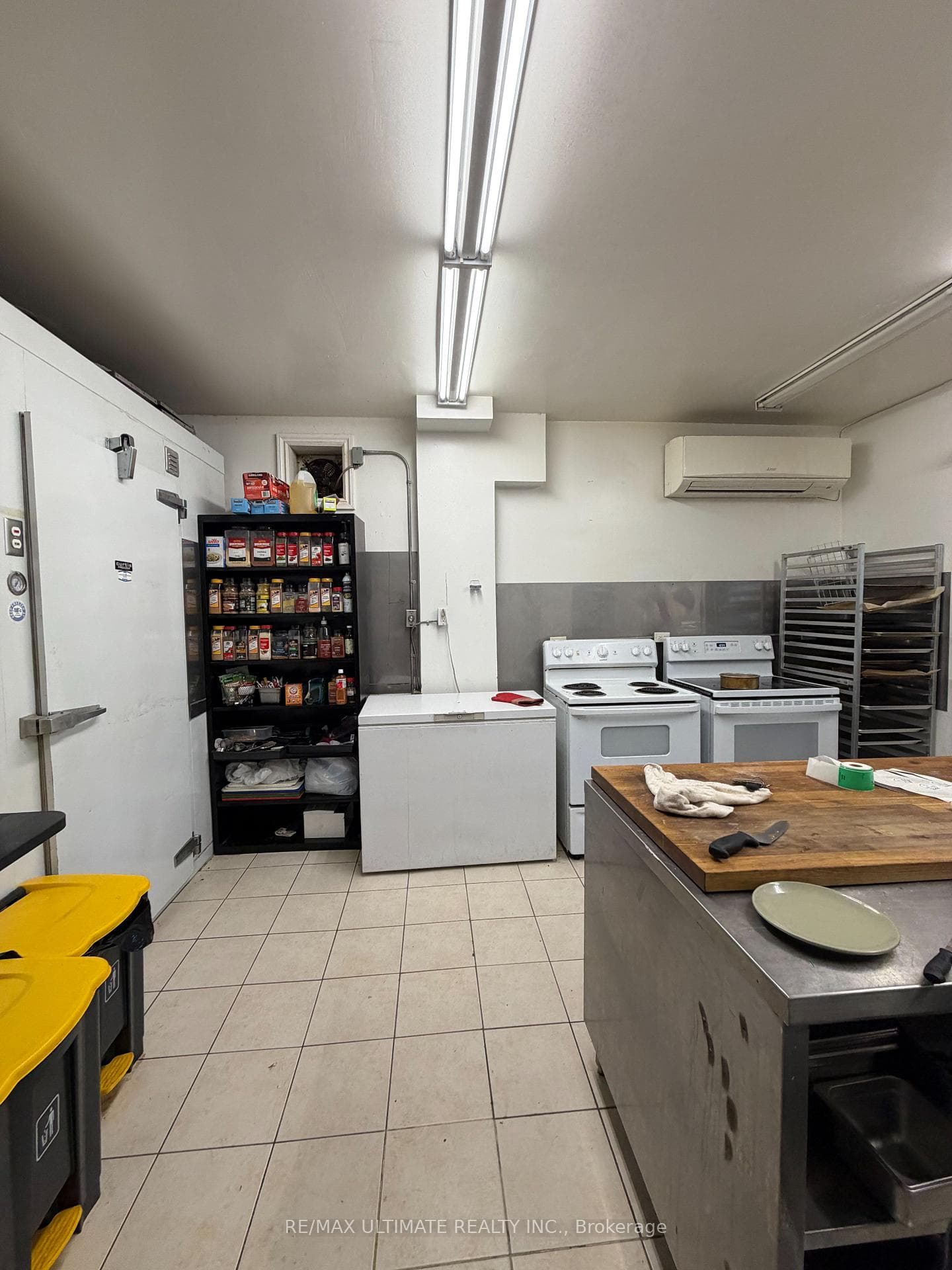 1097 Lakeshore Road - Commercial photo 8 of 8 in Mississauga, Ontario