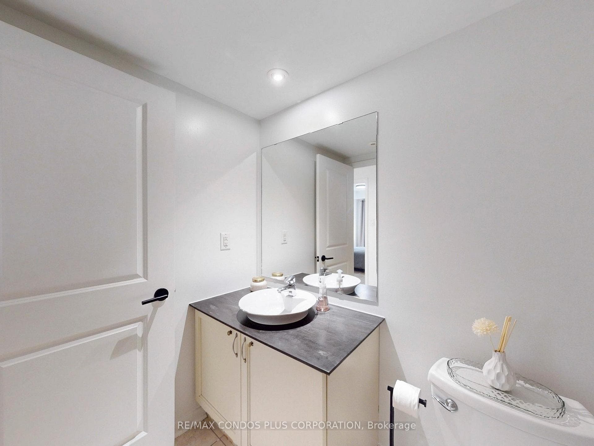 29 Florence Wyle Lane Unit 38 - Condo photo 33 of 43 in Riverdale / Leslieville, Ontario