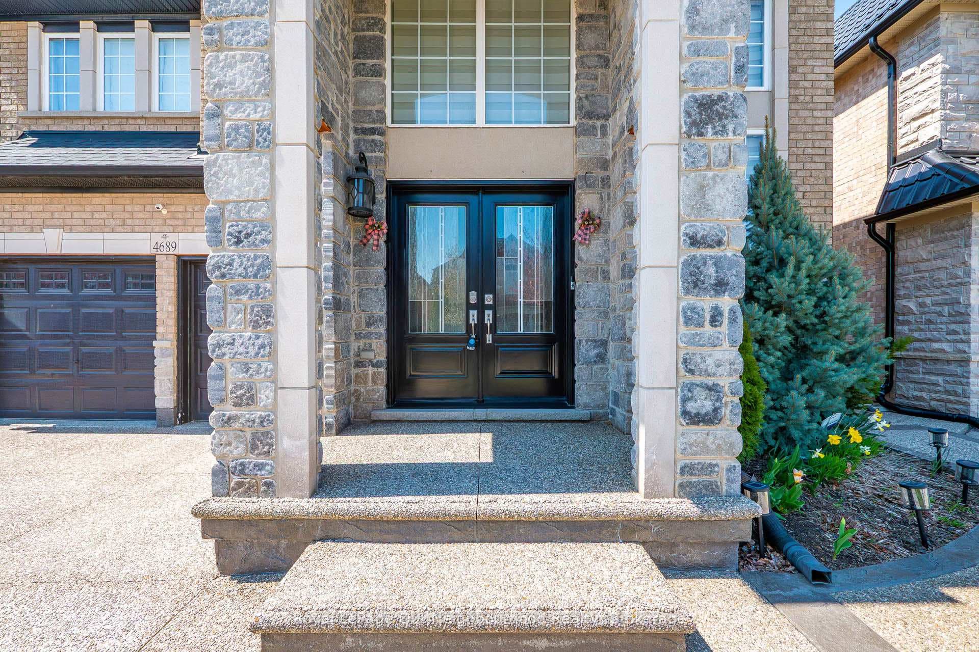 4689 Leanna Heights Road - Detached photo 4 of 39 in Burlington, Ontario