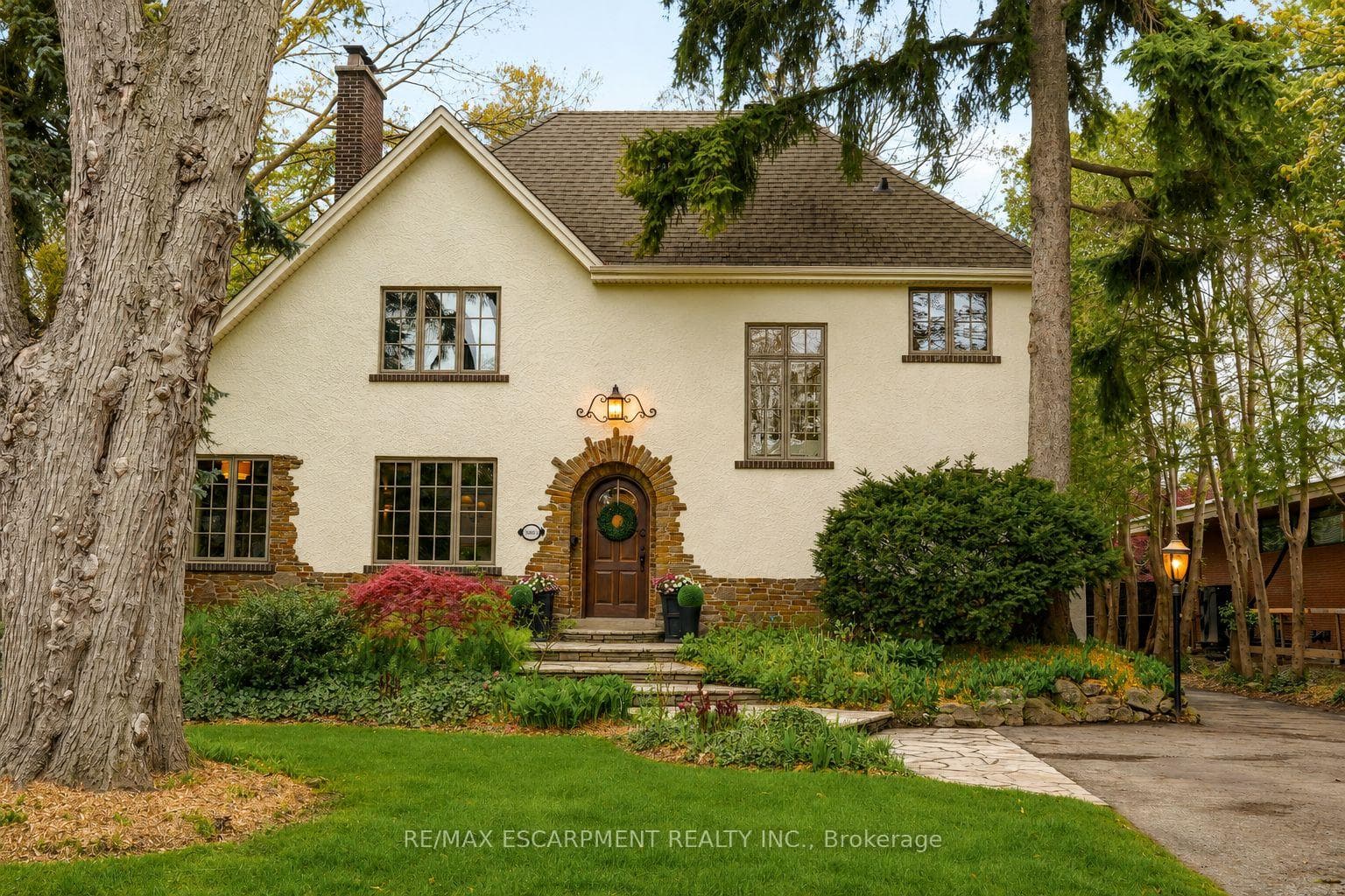 3081 Balmoral Avenue - Detached photo 2 of 50 in Burlington, Ontario