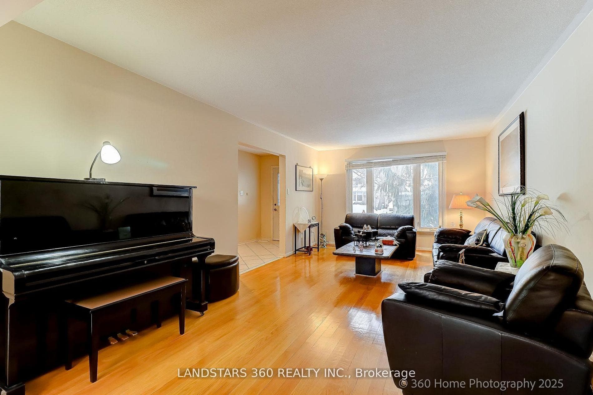 31 Whitehorn Crescent - Detached photo 3 of 29 in Hillcrest Village / Bayview Village, Ontario