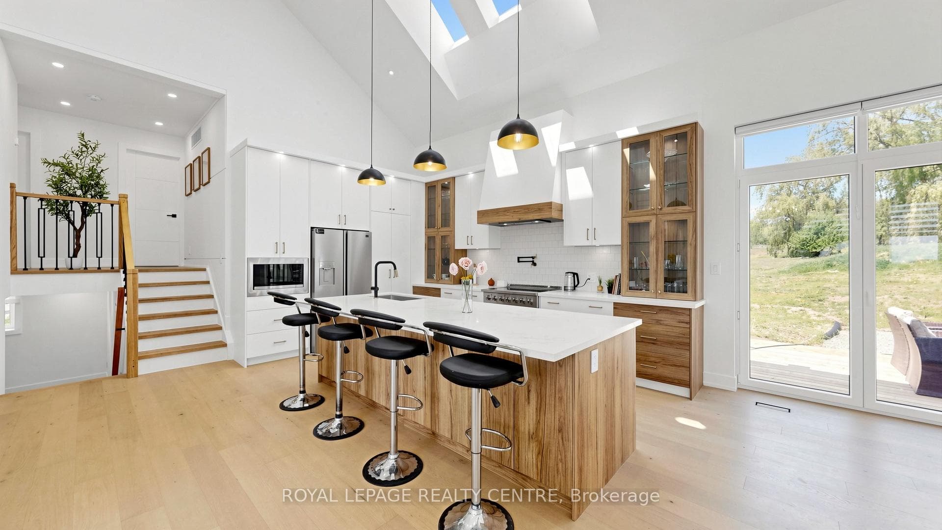 521 Old York Road - Detached photo 6 of 49 in Burlington, Ontario