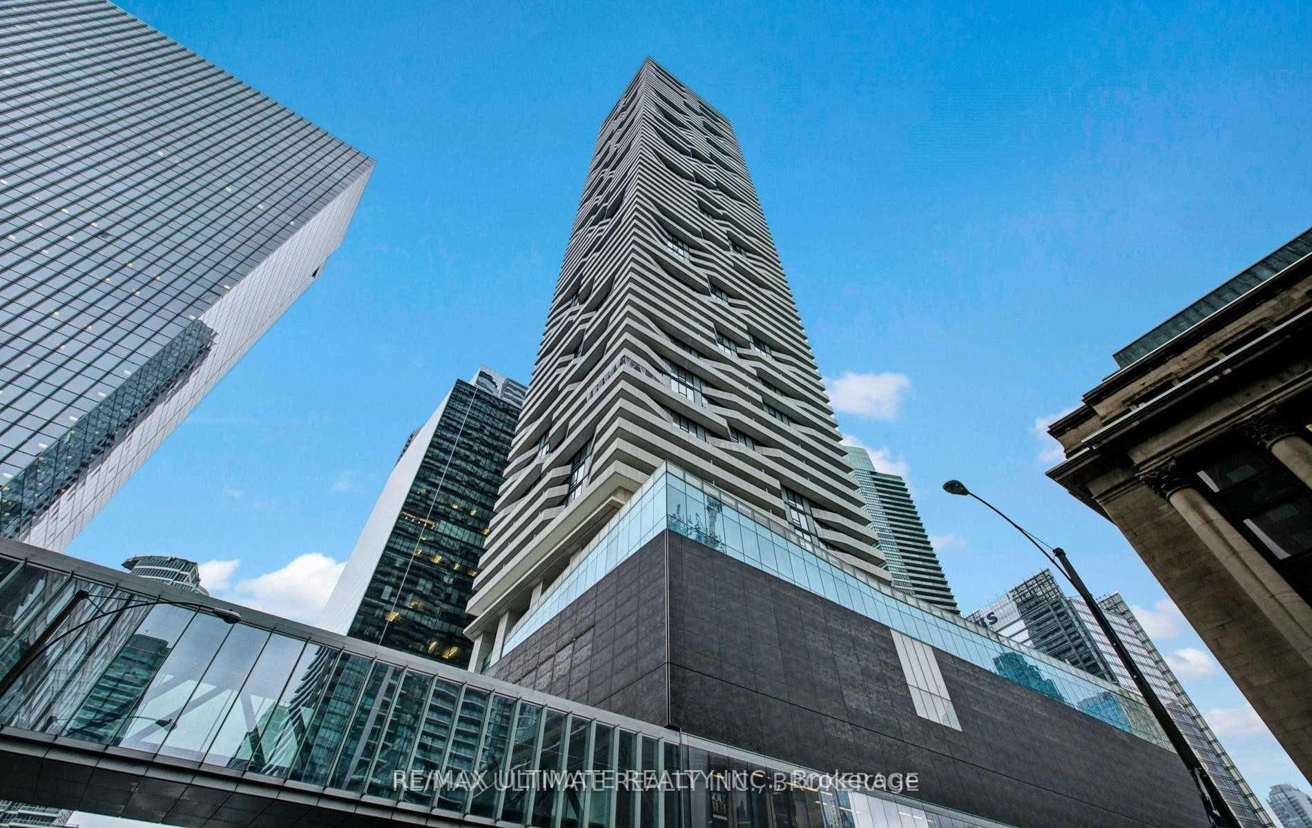 88 Harbour Street Unit 4203 - home for sale in Downtown Toronto / Waterfront, Ontario