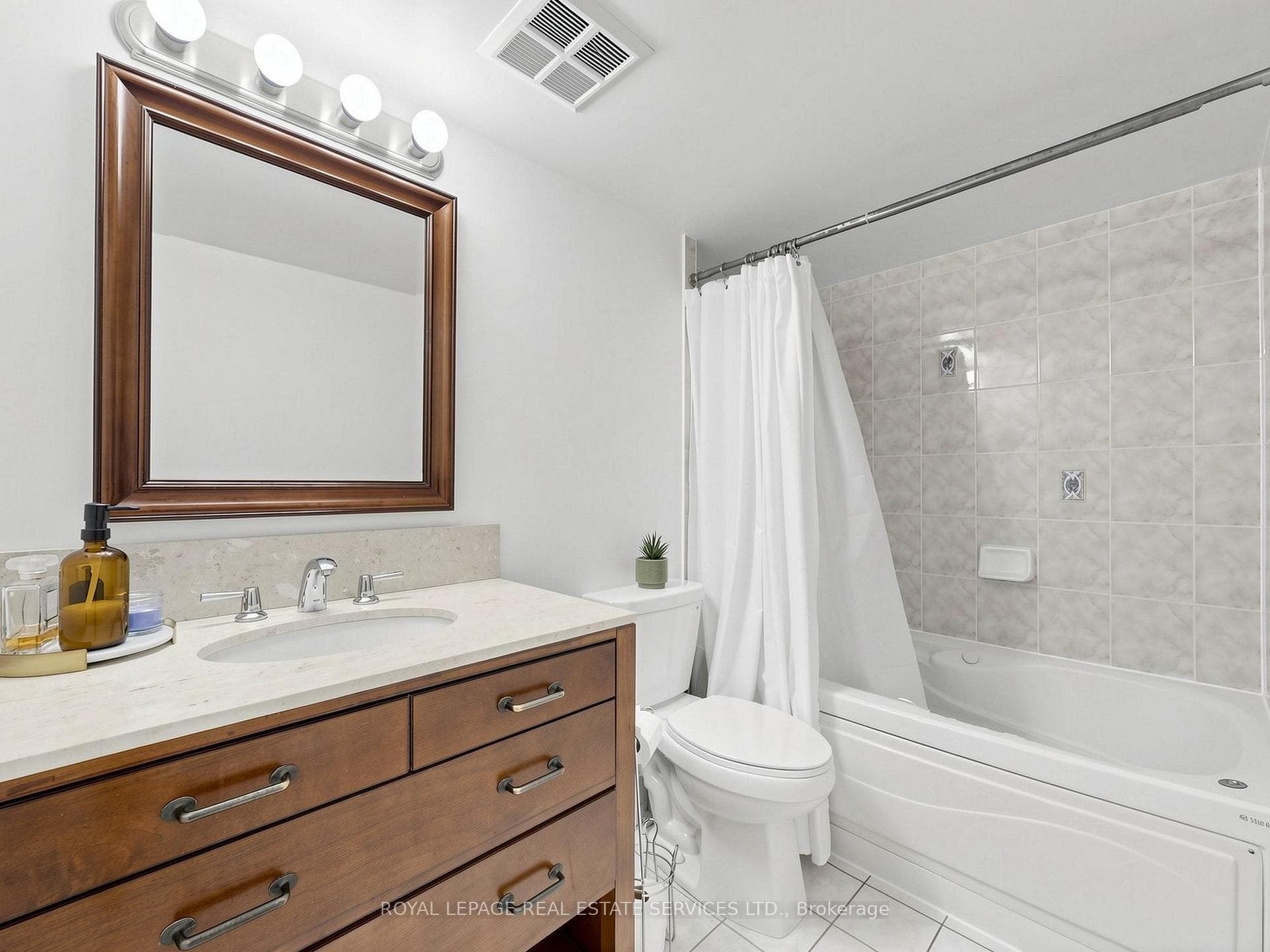 398 Eglinton Avenue Unit 203 - Condo photo 28 of 45 in Leaside / Davisville, Ontario