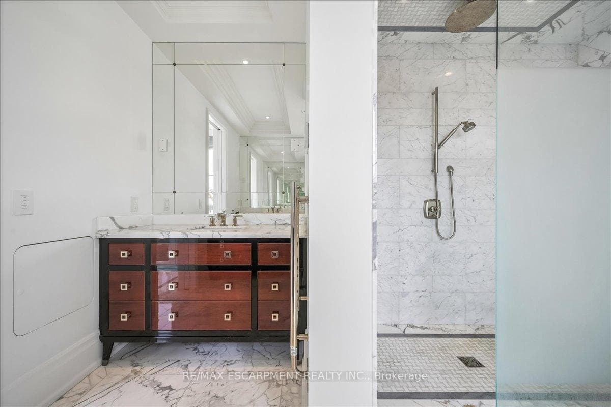 300 Randall Street Unit 211 - Condo photo 17 of 50 in Oakville, Ontario