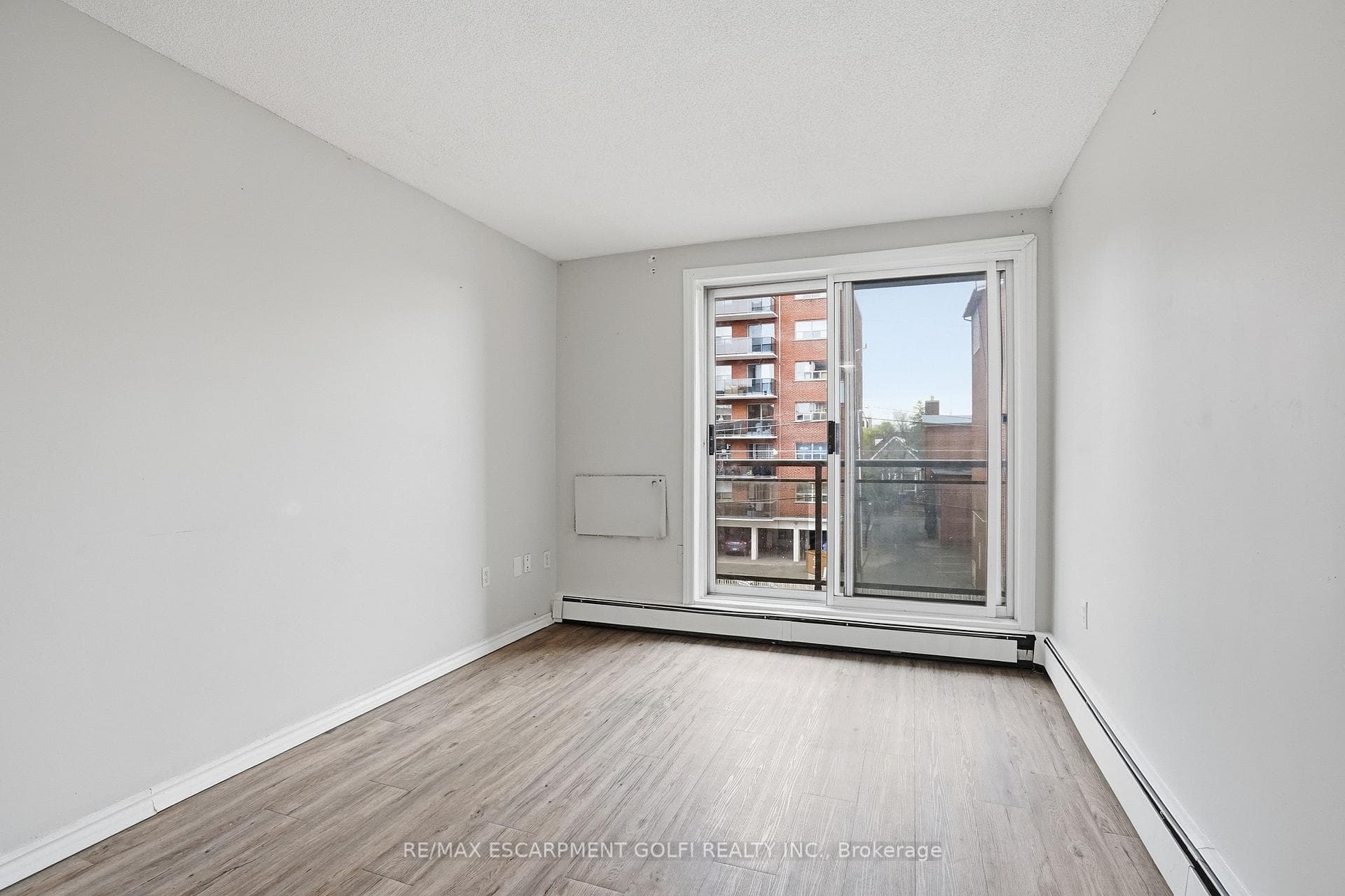 30 Summit Avenue Unit 303 - Condo photo 13 of 28 in Hamilton, Ontario